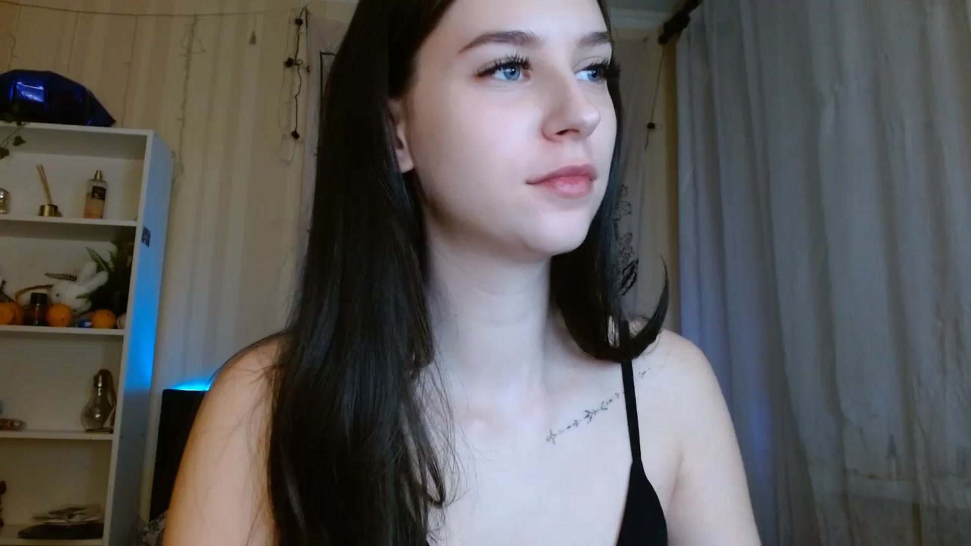 Gallery image thumbnail from ElsieF_'s myfreecams stream on, 01/05/2024, 18:32 image 17 of 20