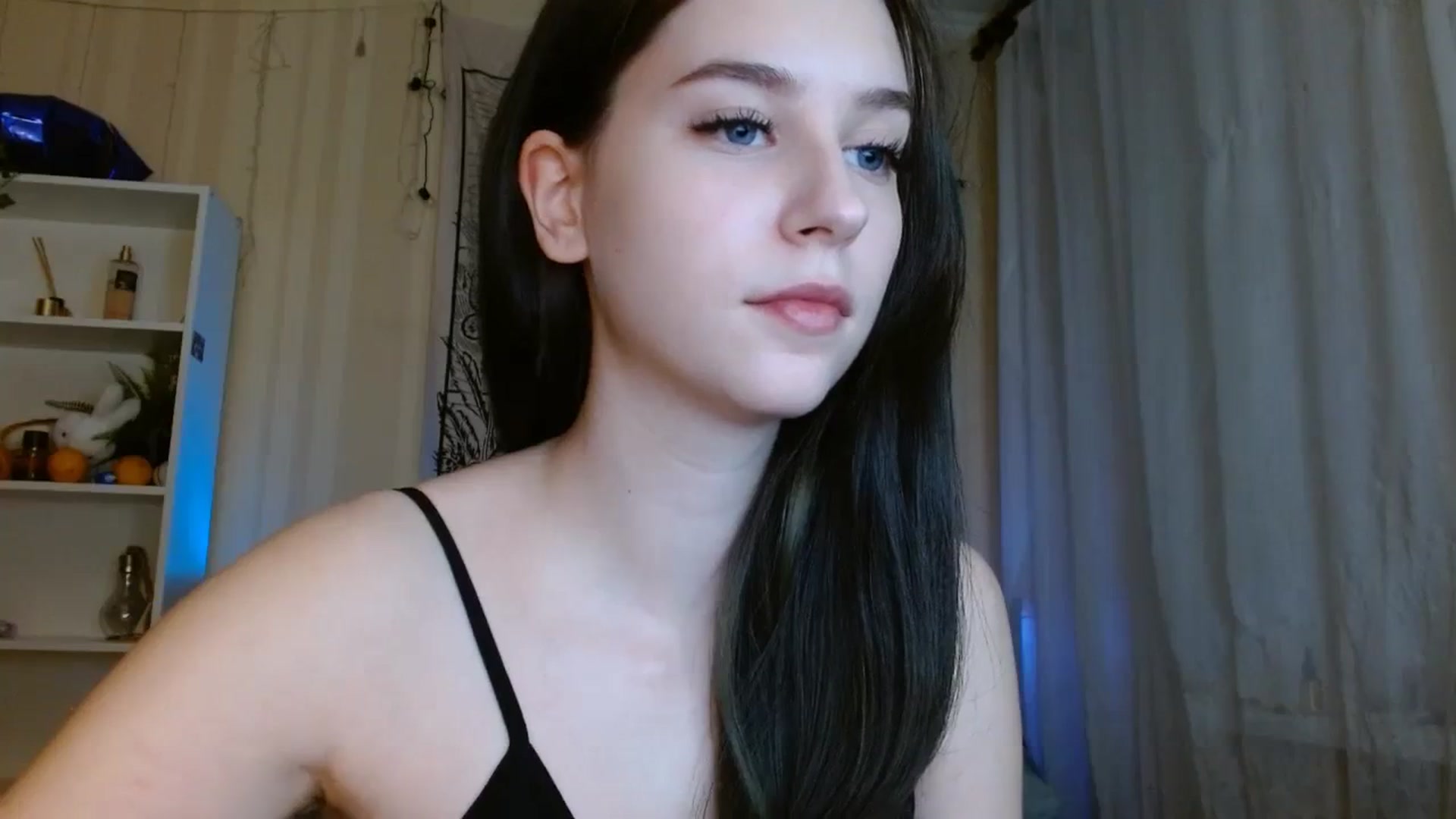 Gallery image thumbnail from ElsieF_'s myfreecams stream on, 01/05/2024, 18:32 image 8 of 20