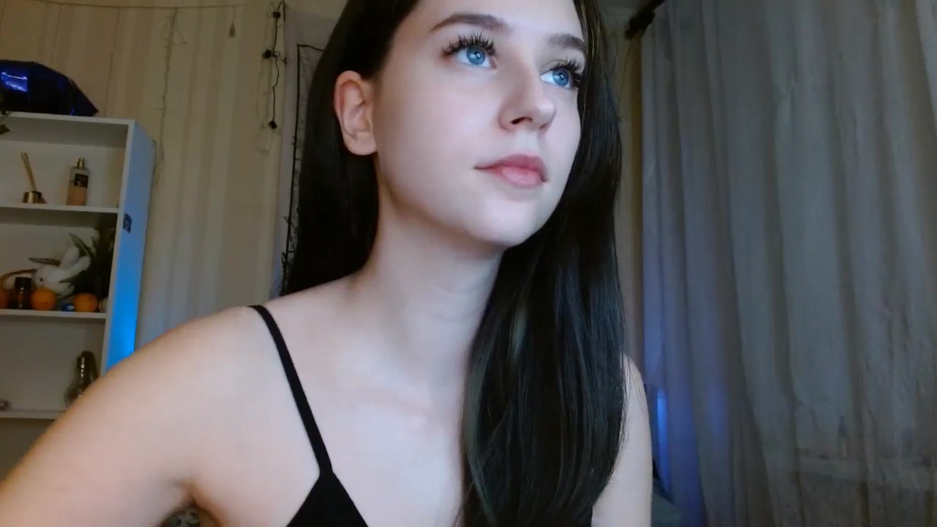 Gallery image thumbnail from ElsieF_'s myfreecams stream on, 01/05/2024, 18:32 image 9 of 20