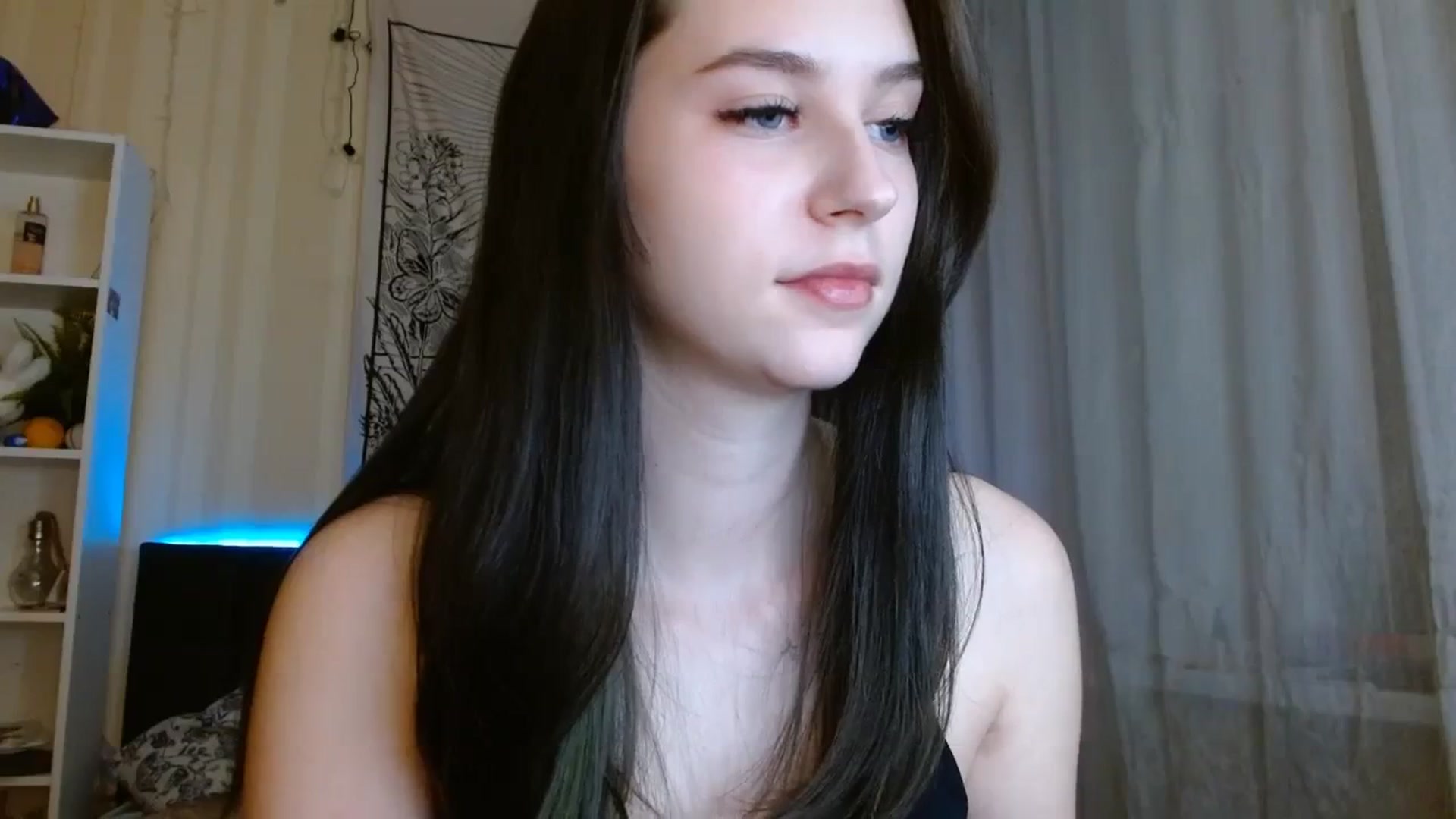 Gallery image thumbnail from ElsieF_'s myfreecams stream on, 01/05/2024, 18:32 image 3 of 20