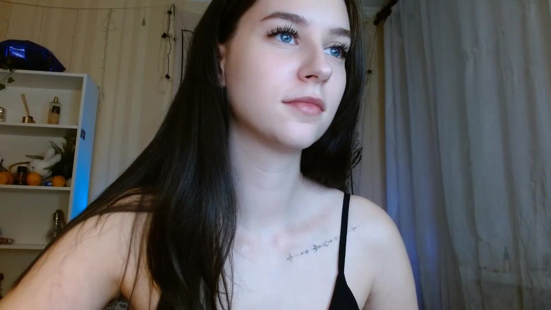 Gallery image thumbnail from ElsieF_'s myfreecams stream on, 01/05/2024, 18:32 image 12 of 20