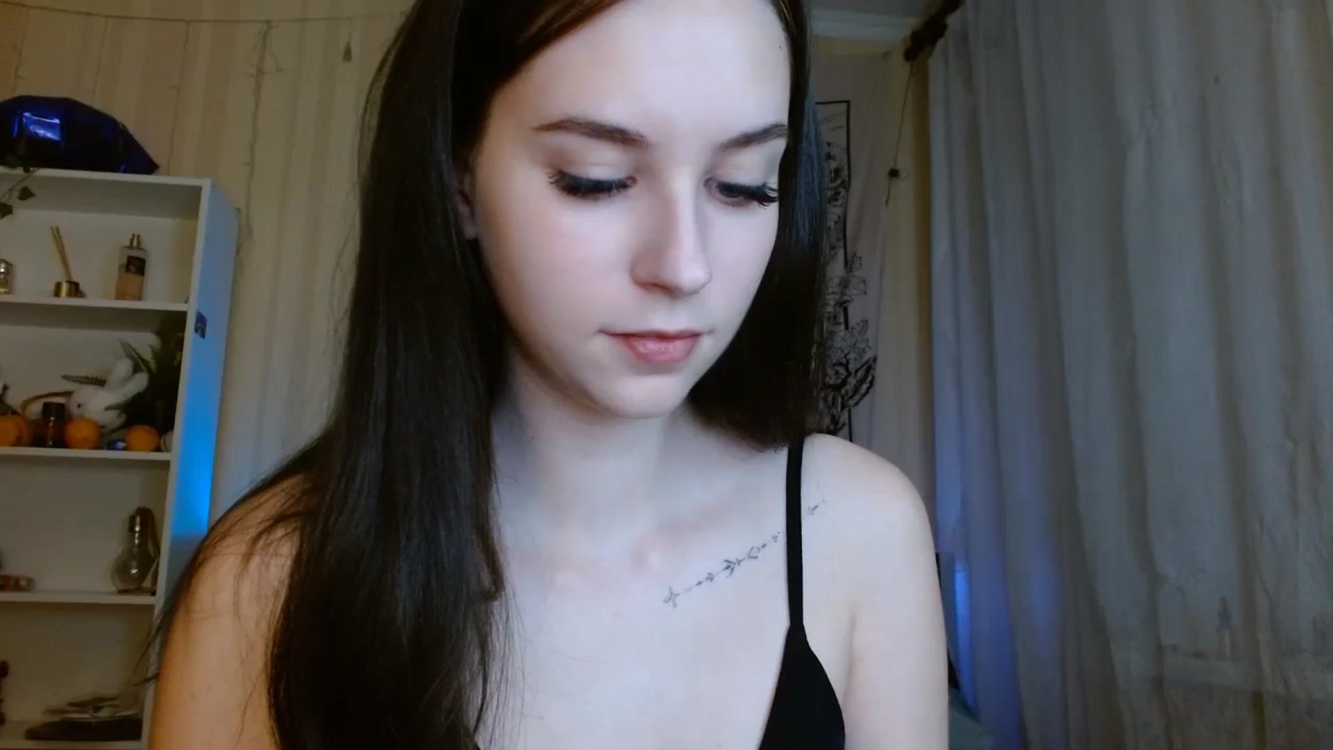 Gallery image thumbnail from ElsieF_'s myfreecams stream on, 01/05/2024, 18:32 image 14 of 20