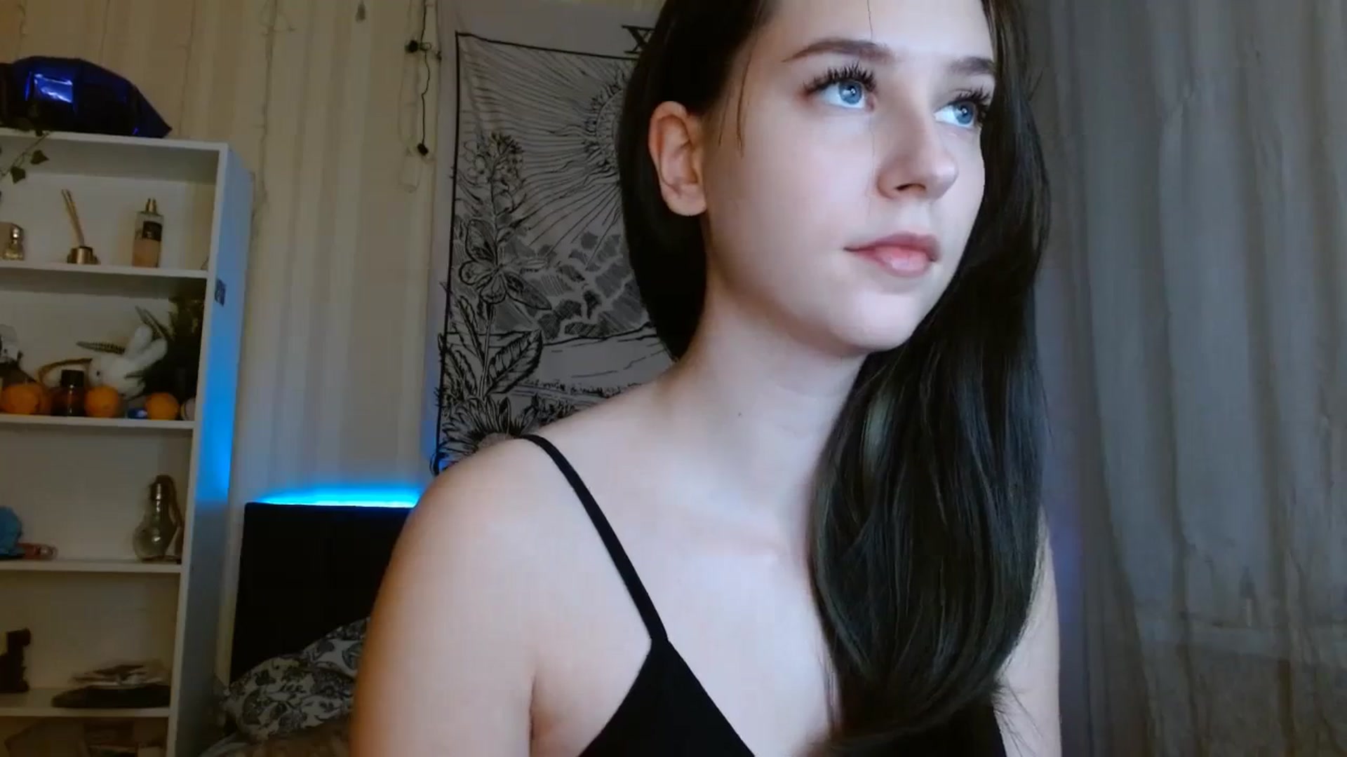 Gallery image thumbnail from ElsieF_'s myfreecams stream on, 01/05/2024, 18:32 image 7 of 20