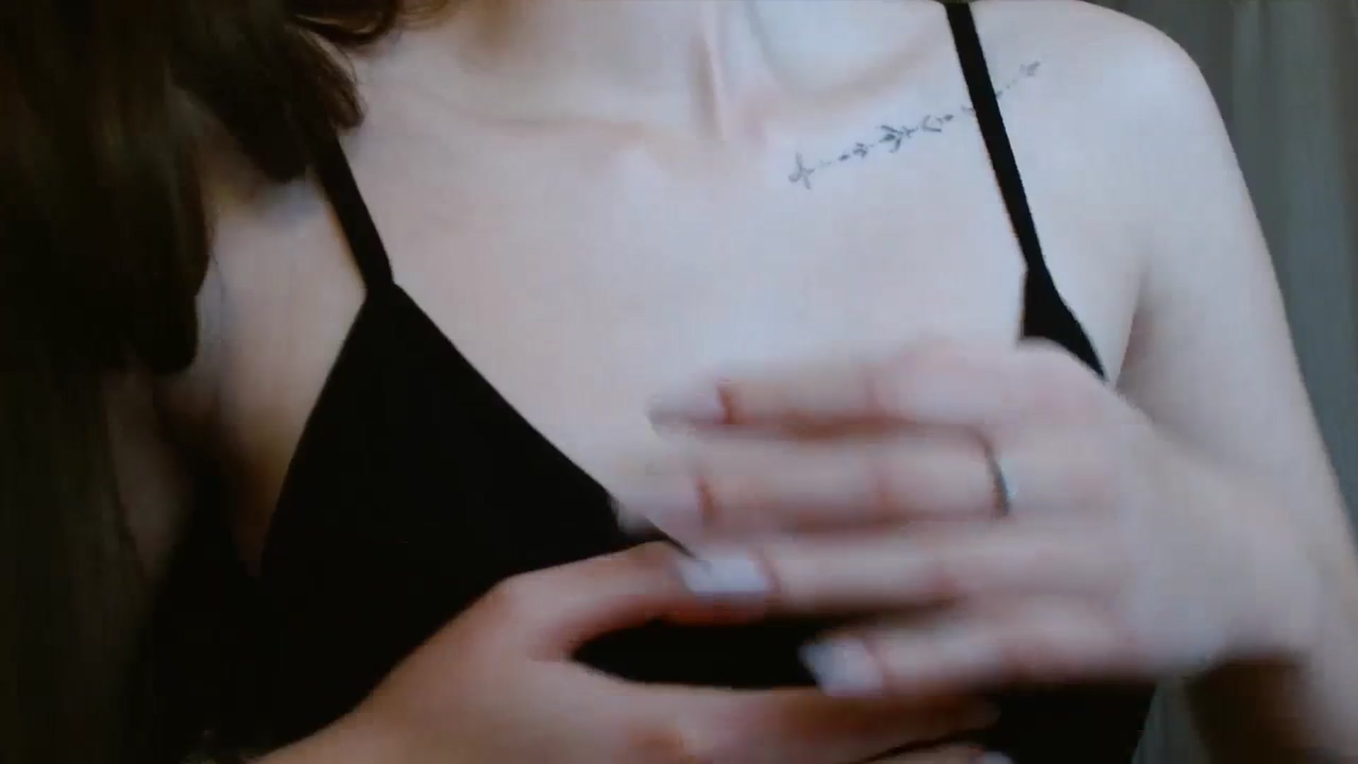 Gallery image thumbnail from ElsieF_'s myfreecams stream on, 01/05/2024, 19:48 image 13 of 20