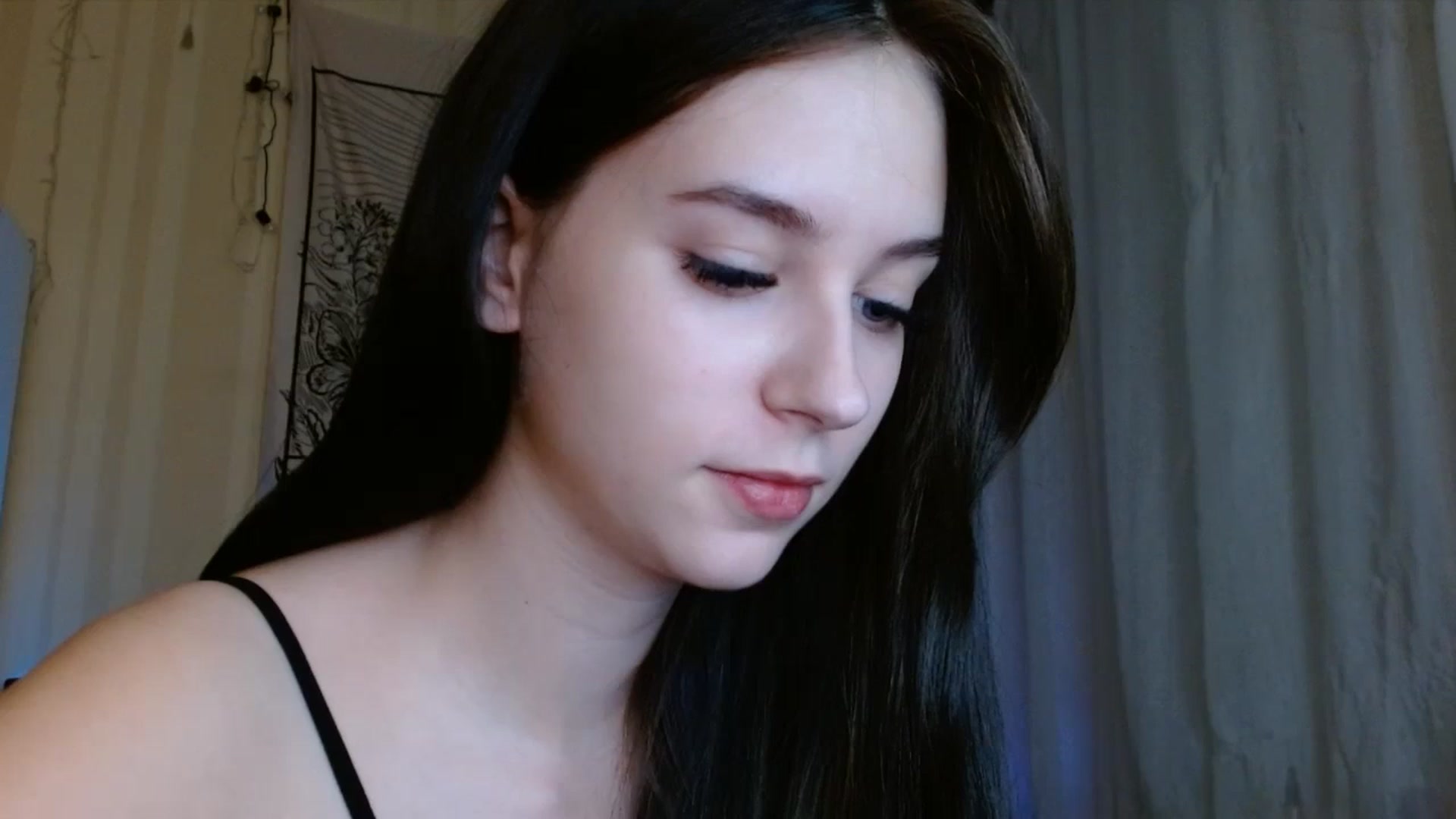 Gallery image thumbnail from ElsieF_'s myfreecams stream on, 01/05/2024, 19:48 image 1 of 20