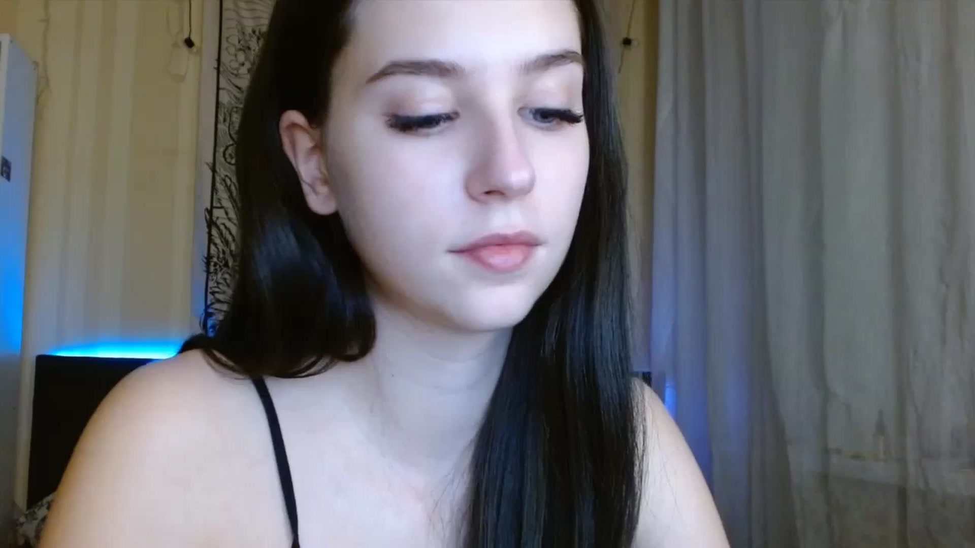 Gallery image thumbnail from ElsieF_'s myfreecams stream on, 01/05/2024, 20:34 image 20 of 20