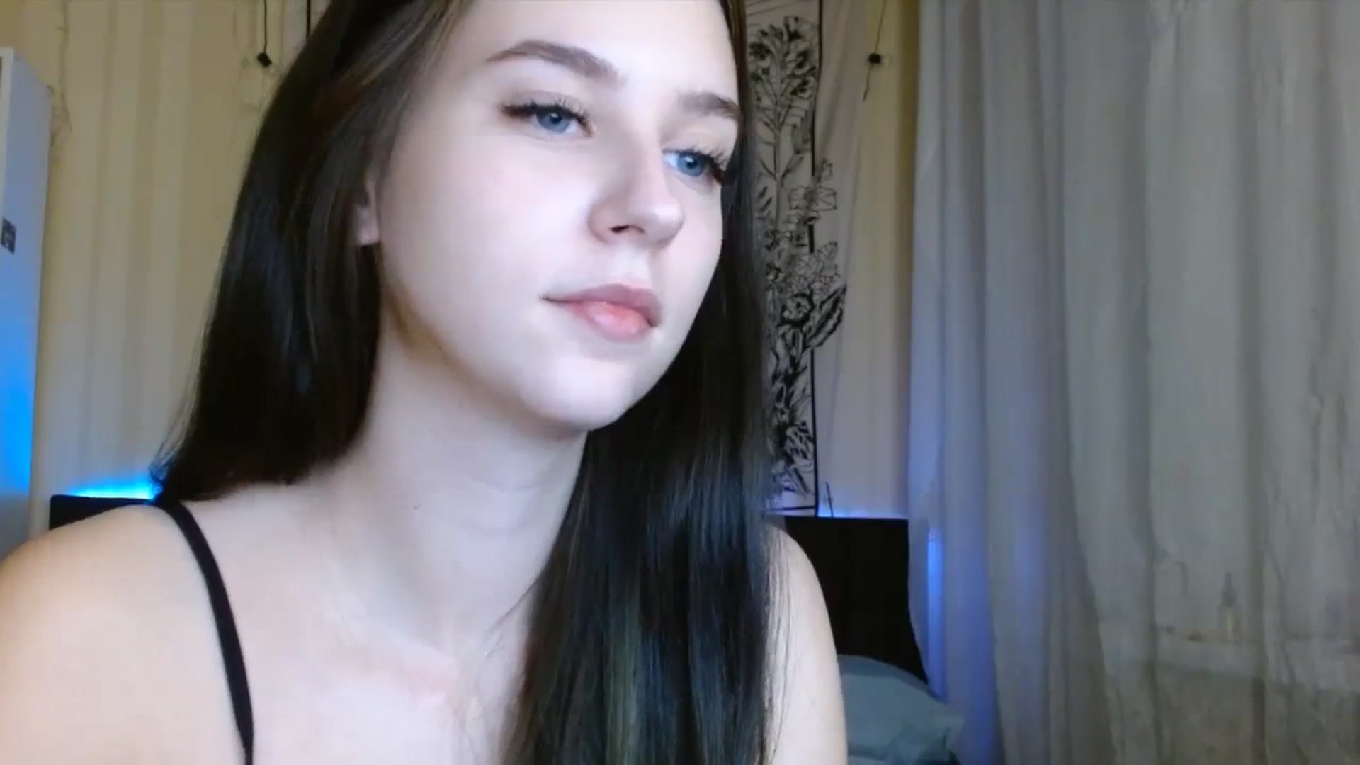 Gallery image thumbnail from ElsieF_'s myfreecams stream on, 01/05/2024, 20:34 image 18 of 20
