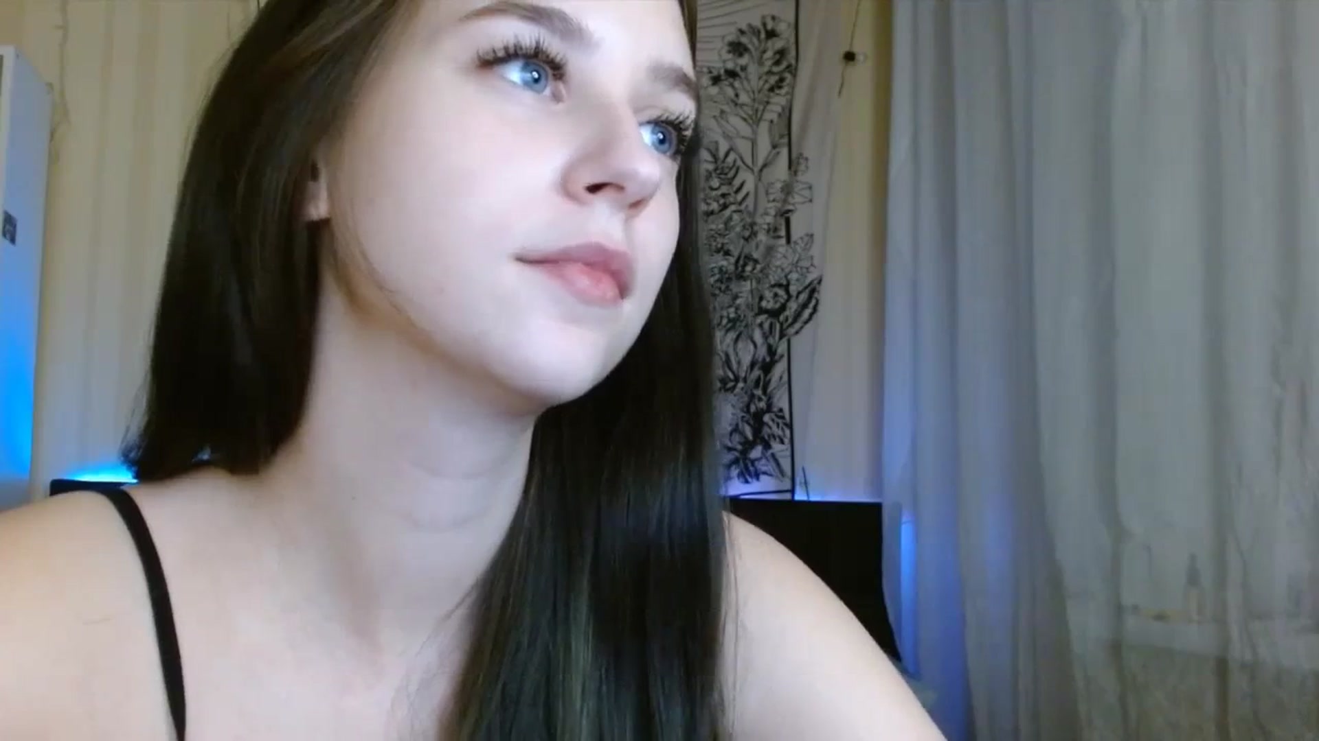 Gallery image thumbnail from ElsieF_'s myfreecams stream on, 01/05/2024, 20:34 image 17 of 20