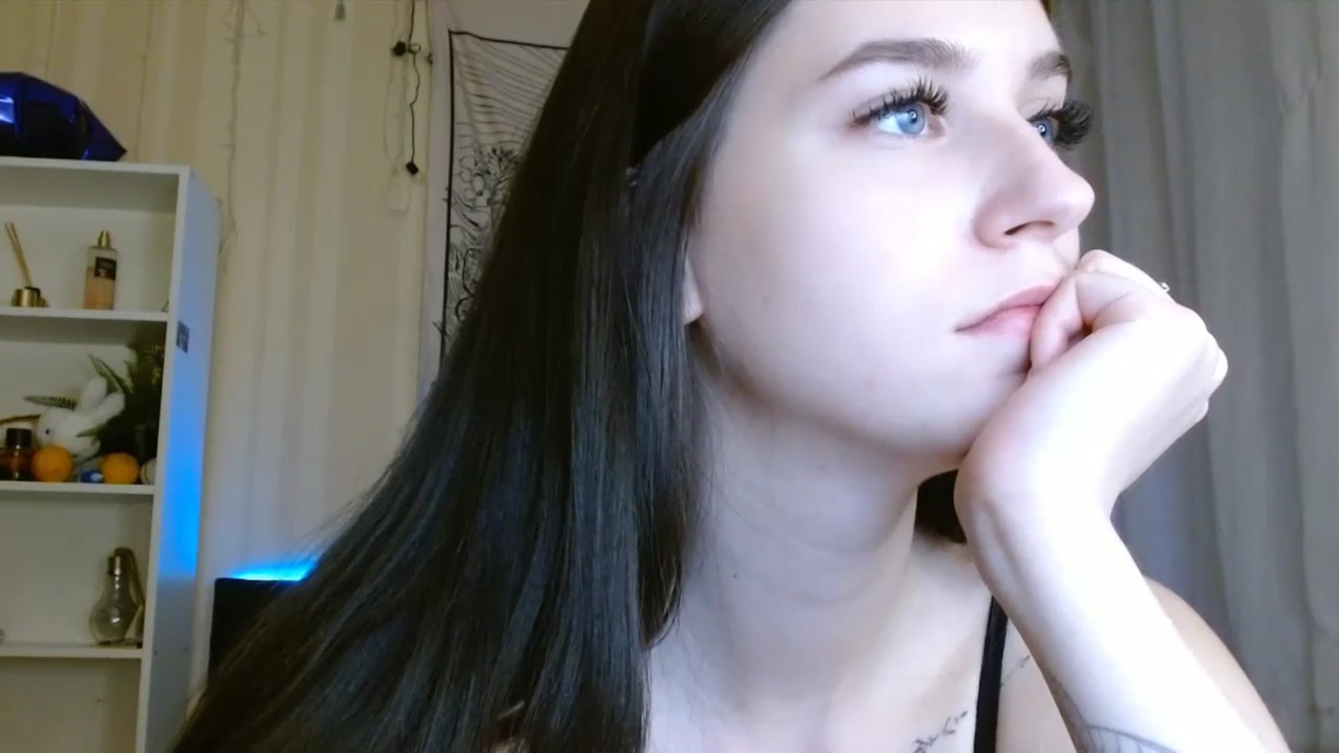 Gallery image thumbnail from ElsieF_'s myfreecams stream on, 01/05/2024, 20:34 image 6 of 20