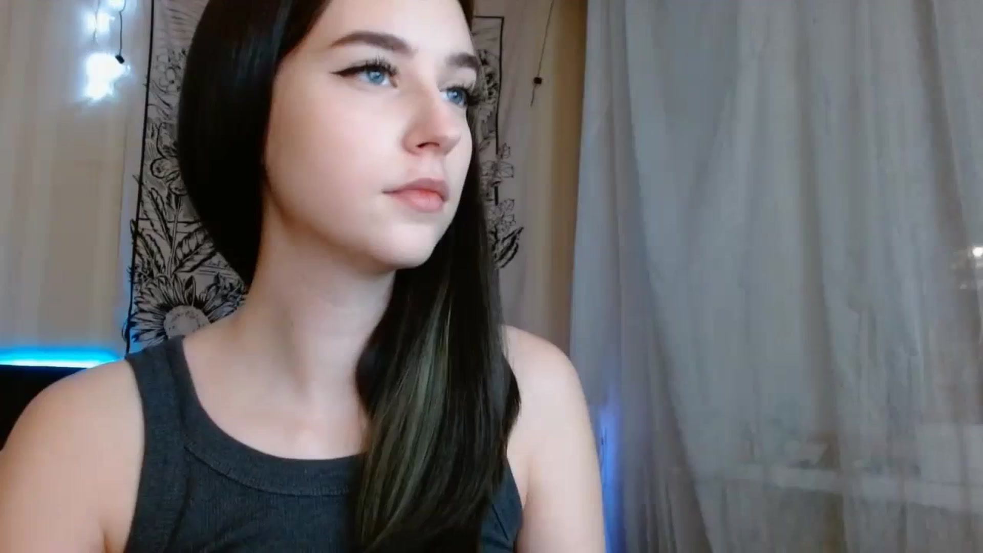 Gallery image thumbnail from ElsieF_'s myfreecams stream on, 01/07/2024, 17:36 image 16 of 20