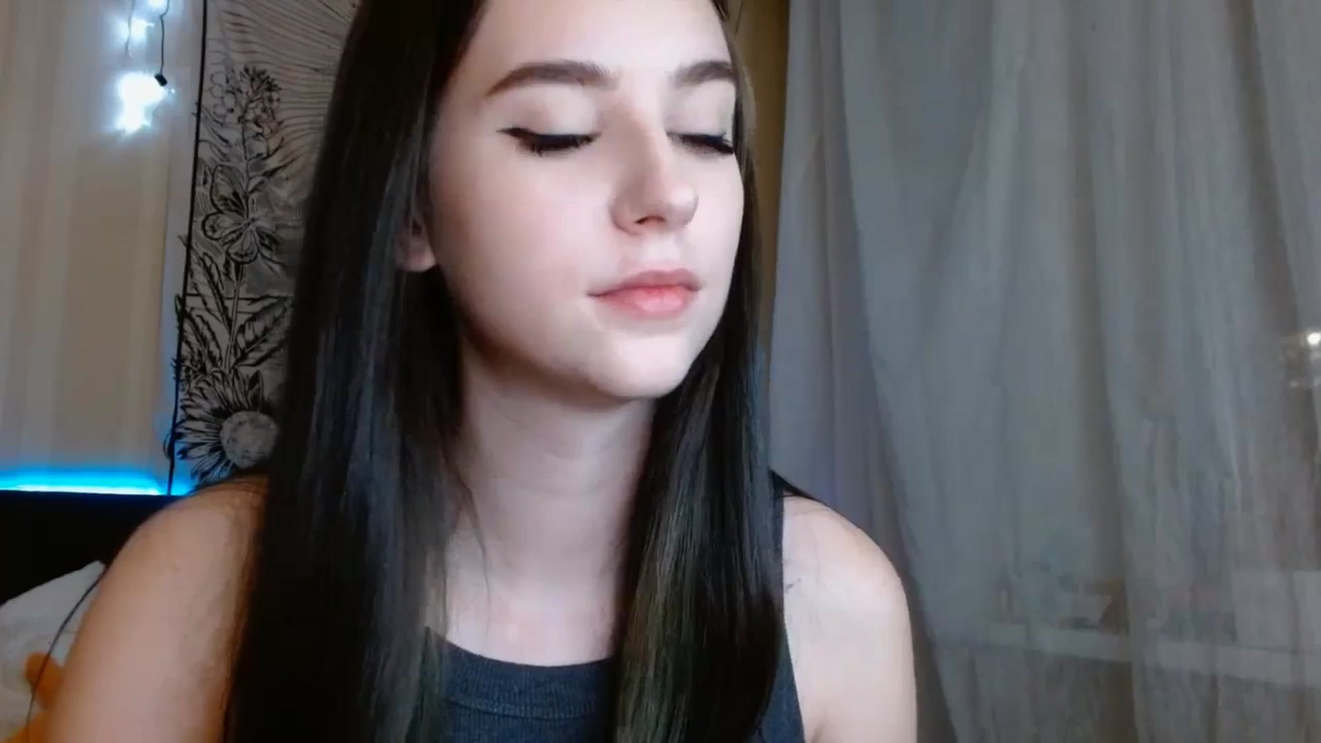 Gallery image thumbnail from ElsieF_'s myfreecams stream on, 01/07/2024, 17:36 image 12 of 20
