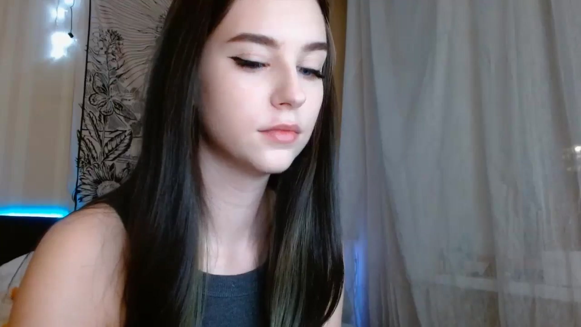 Gallery image thumbnail from ElsieF_'s myfreecams stream on, 01/07/2024, 17:36 image 8 of 20