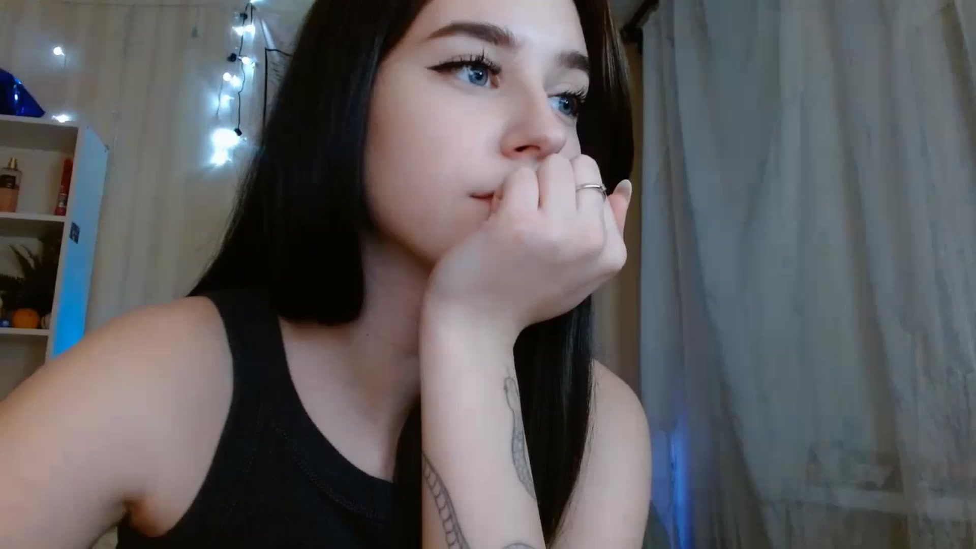 Gallery image thumbnail from ElsieF_'s myfreecams stream on, 01/07/2024, 19:38 image 11 of 20