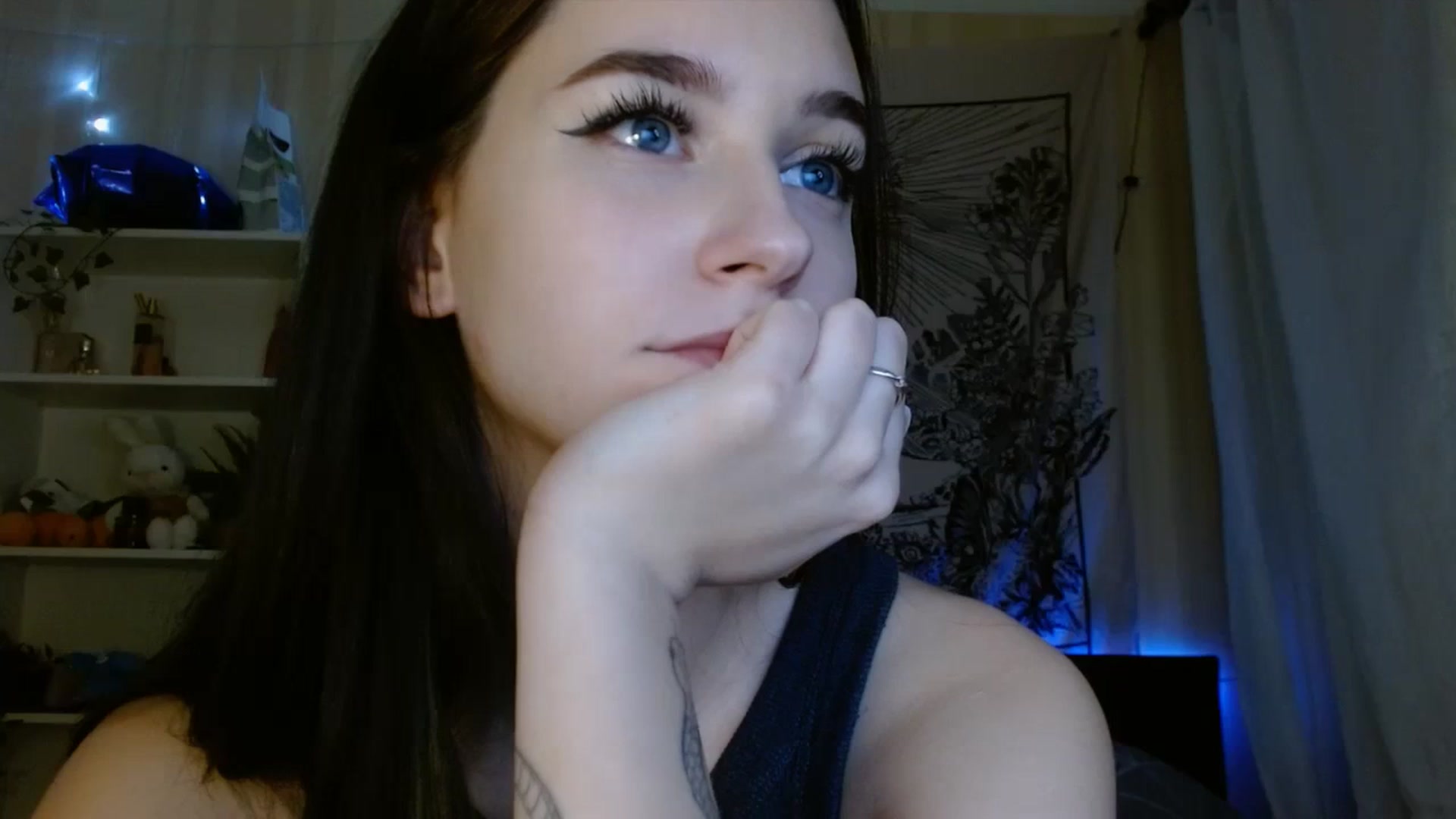 Gallery image thumbnail from ElsieF_'s myfreecams stream on, 01/10/2024, 22:40 image 6 of 20