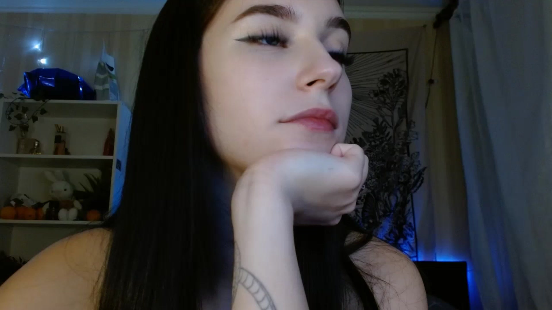 Gallery image thumbnail from ElsieF_'s myfreecams stream on, 01/10/2024, 22:40 image 15 of 20