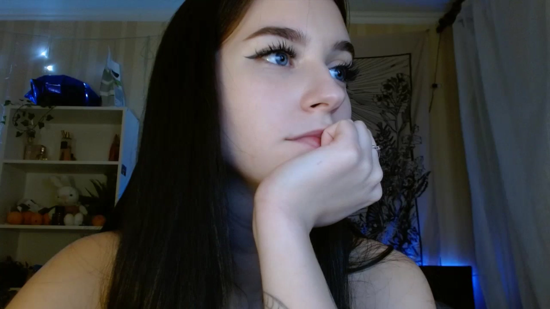 Gallery image thumbnail from ElsieF_'s myfreecams stream on, 01/10/2024, 22:40 image 17 of 20