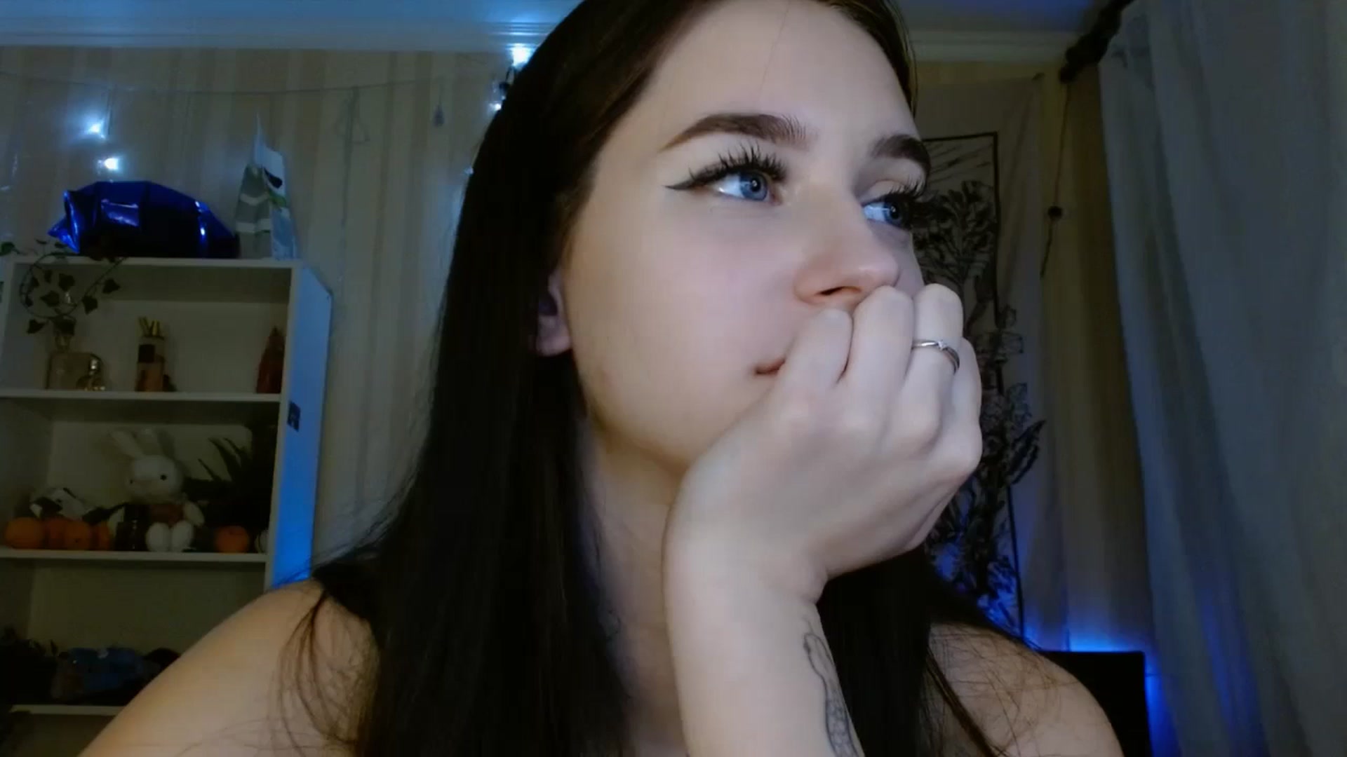 Gallery image thumbnail from ElsieF_'s myfreecams stream on, 01/10/2024, 22:40 image 9 of 20