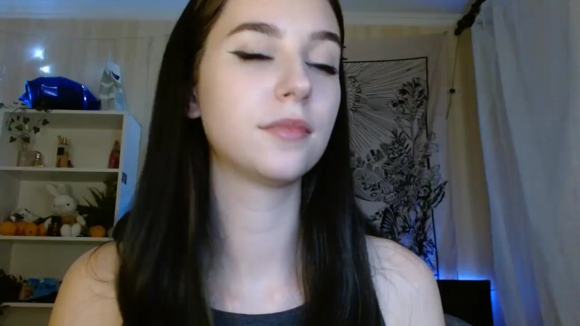 Gallery image thumbnail from ElsieF_'s myfreecams stream on, 01/10/2024, 22:40 image 10 of 20