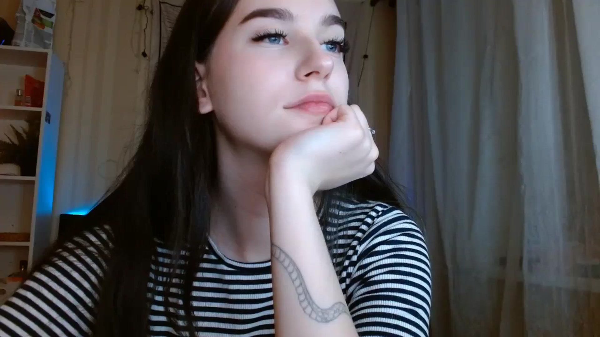 Gallery image thumbnail from ElsieF_'s myfreecams stream on, 01/28/2024, 20:46 image 16 of 20