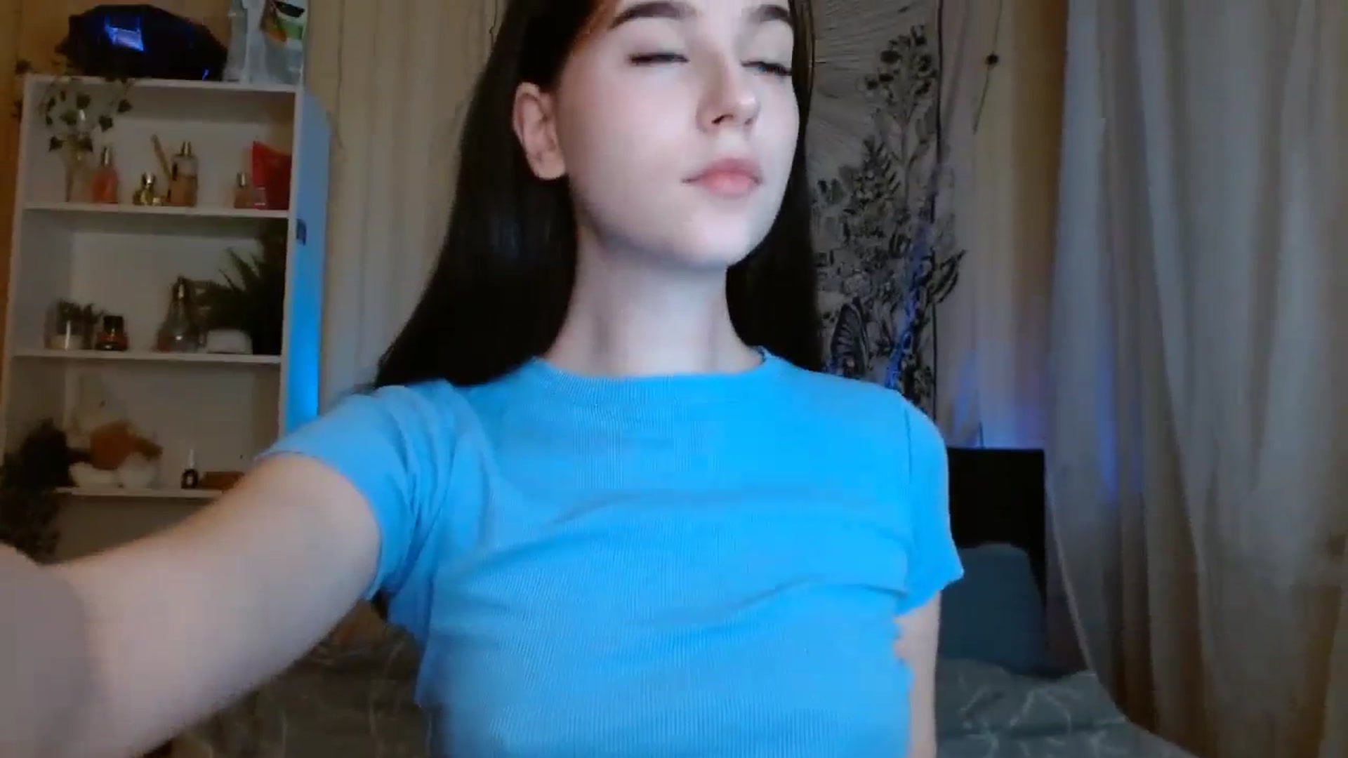 Gallery image thumbnail from ElsieF_'s myfreecams stream on, 01/28/2024, 21:32 image 18 of 20