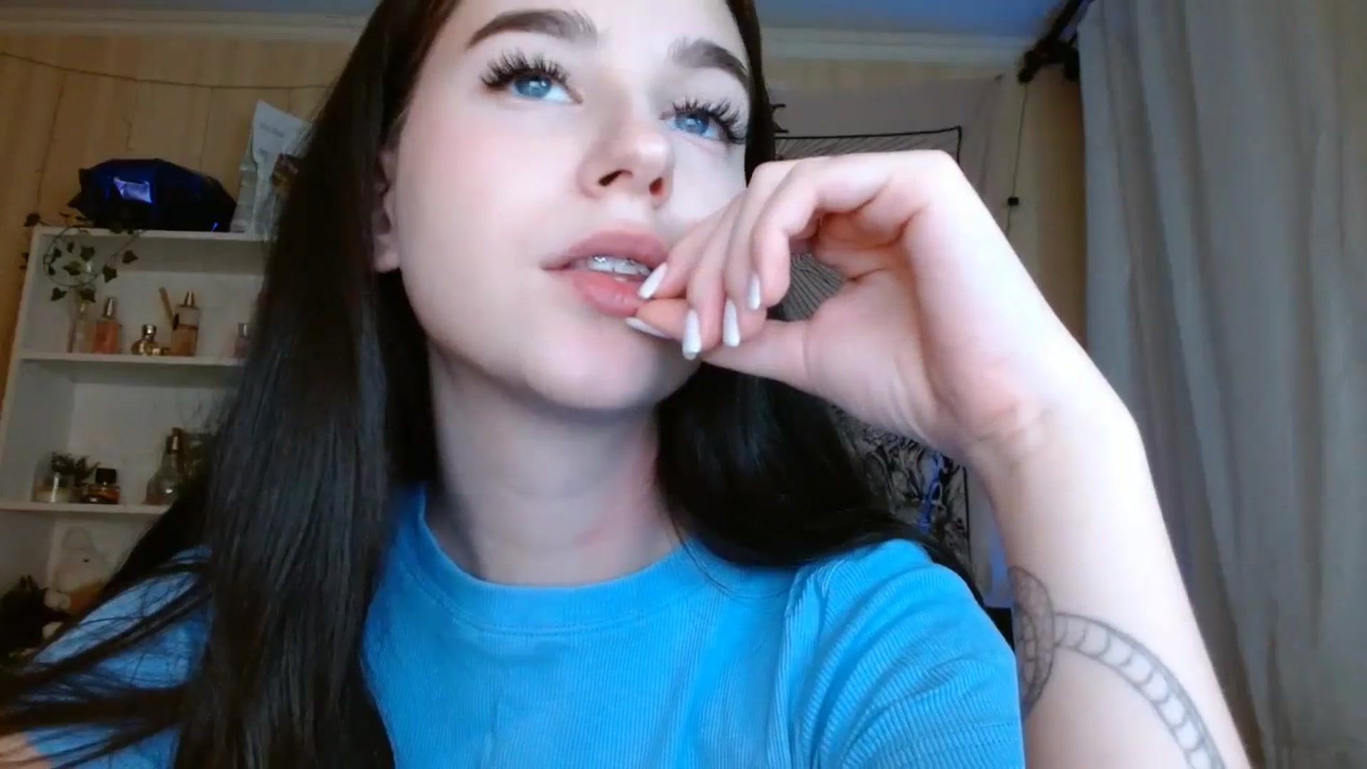 Gallery image thumbnail from ElsieF_'s myfreecams stream on, 01/28/2024, 21:32 image 5 of 20