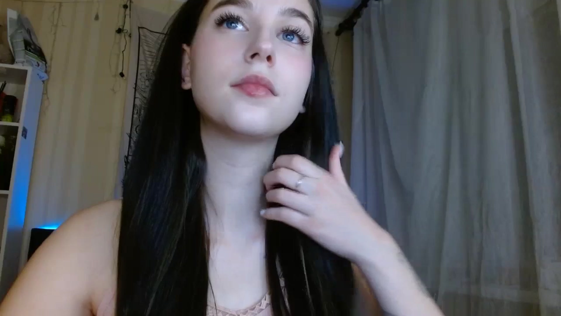 Gallery image thumbnail from ElsieF_'s myfreecams stream on, 02/04/2024, 19:25 image 17 of 20