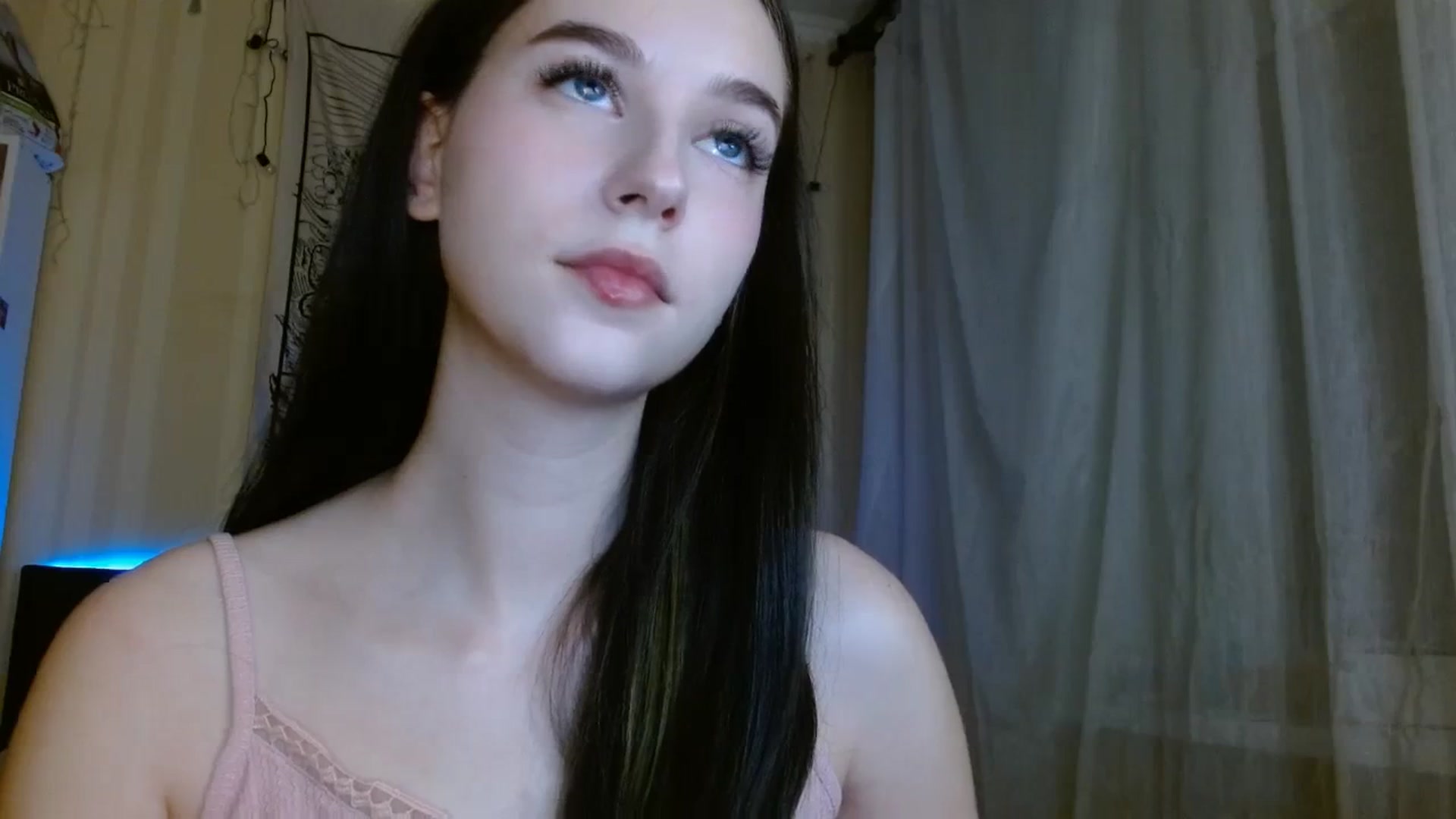 Gallery image thumbnail from ElsieF_'s myfreecams stream on, 02/04/2024, 19:25 image 7 of 20