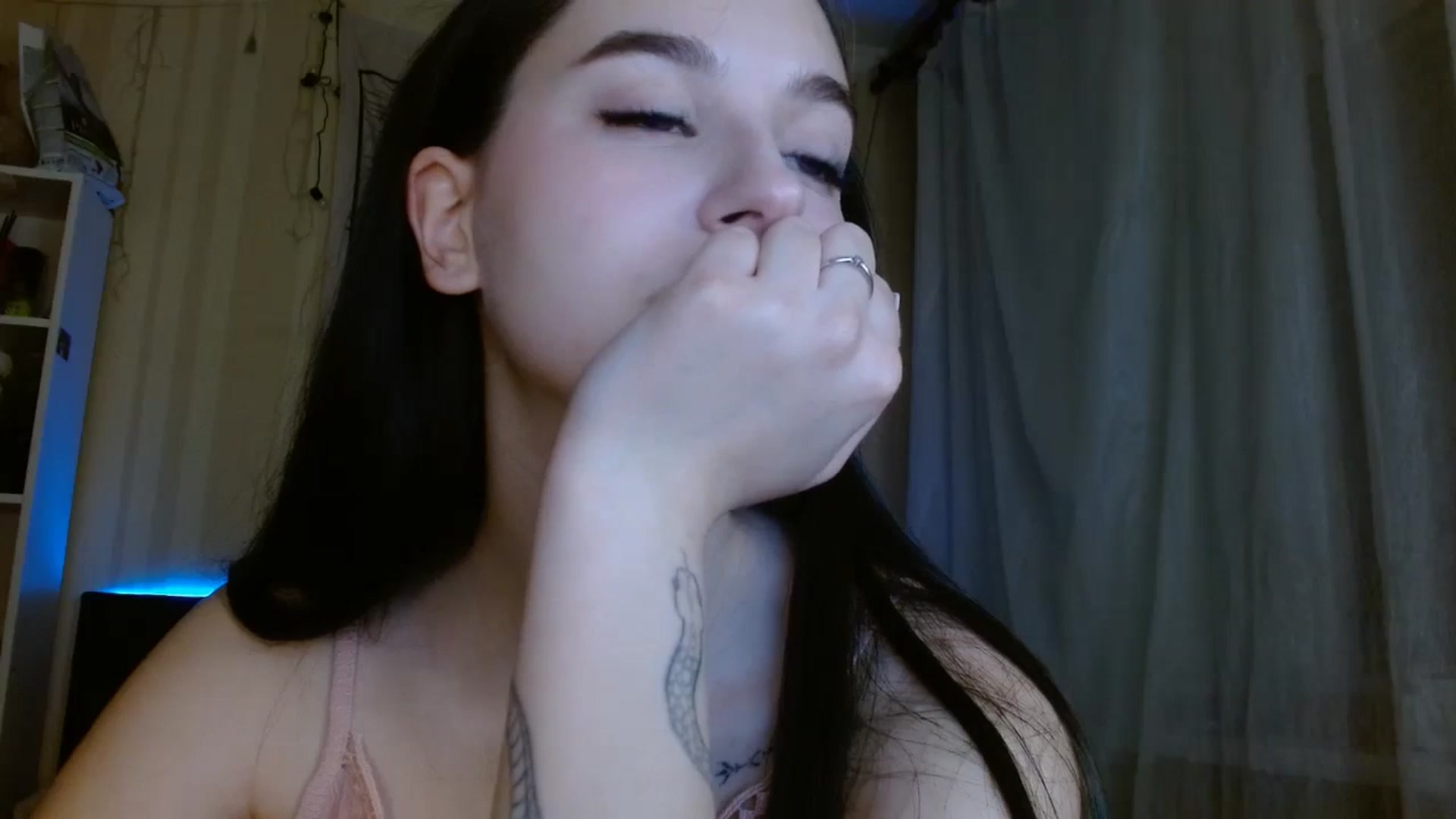 Gallery image thumbnail from ElsieF_'s myfreecams stream on, 02/04/2024, 19:25 image 14 of 20