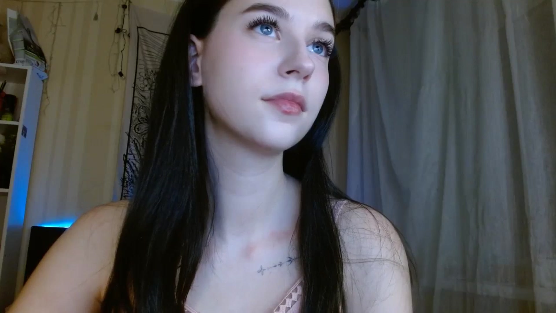 Gallery image thumbnail from ElsieF_'s myfreecams stream on, 02/04/2024, 19:25 image 15 of 20