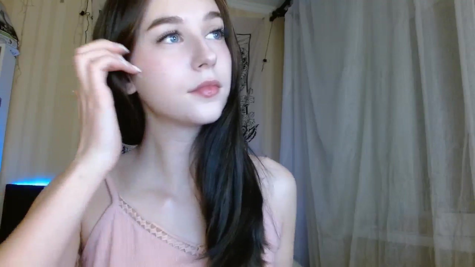 Gallery image thumbnail from ElsieF_'s myfreecams stream on, 02/04/2024, 19:25 image 3 of 20