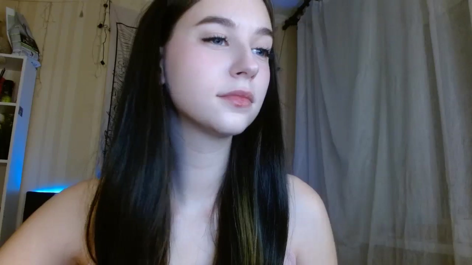 Gallery image thumbnail from ElsieF_'s myfreecams stream on, 02/04/2024, 19:25 image 19 of 20
