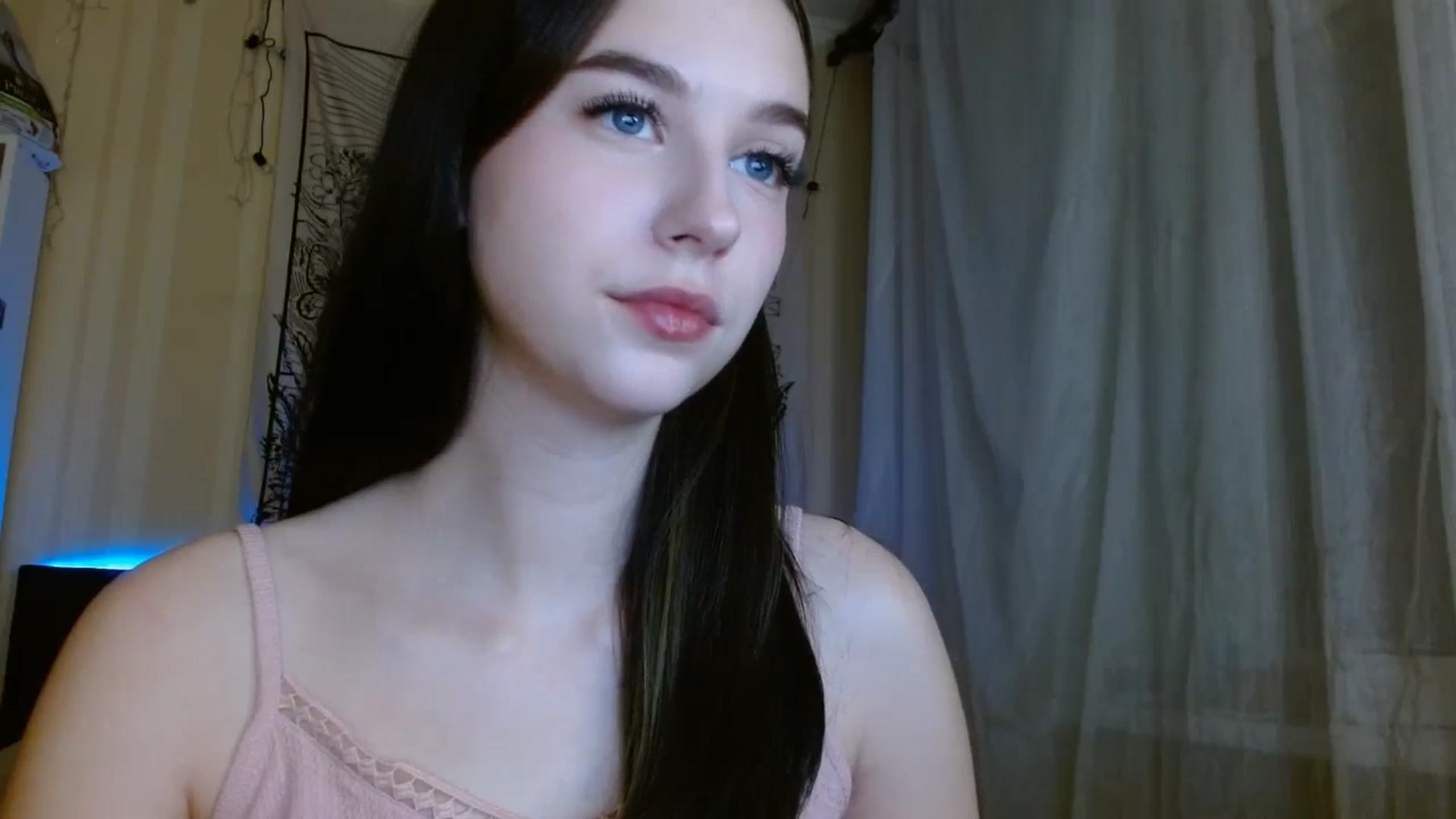 Gallery image thumbnail from ElsieF_'s myfreecams stream on, 02/04/2024, 19:25 image 5 of 20