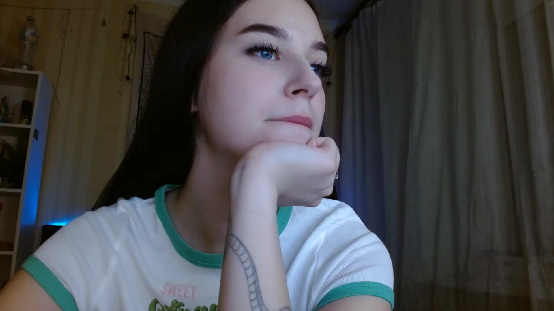 Gallery image thumbnail from ElsieF_'s myfreecams stream on, 02/07/2024, 21:43 image 1 of 20