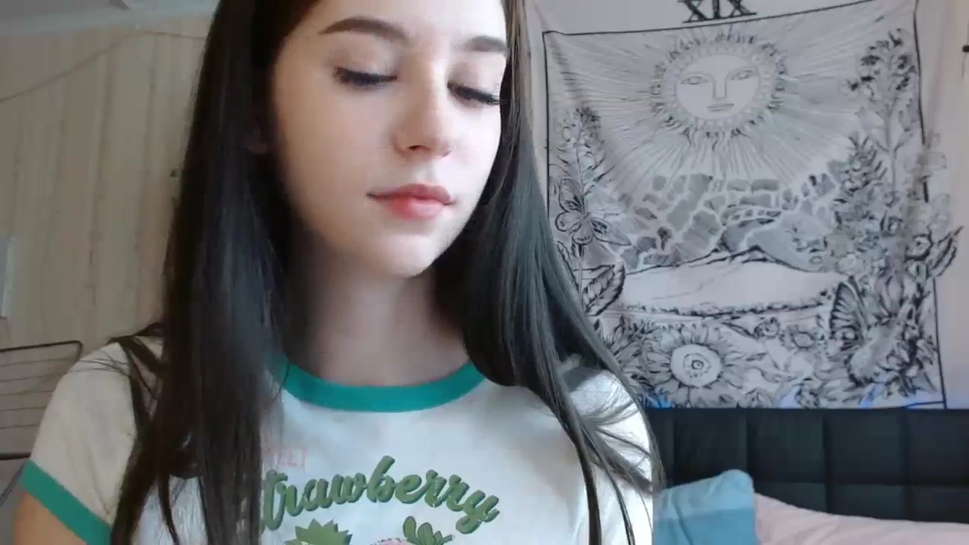 Gallery image thumbnail from ElsieF_'s myfreecams stream on, 02/16/2024, 07:43 image 8 of 20