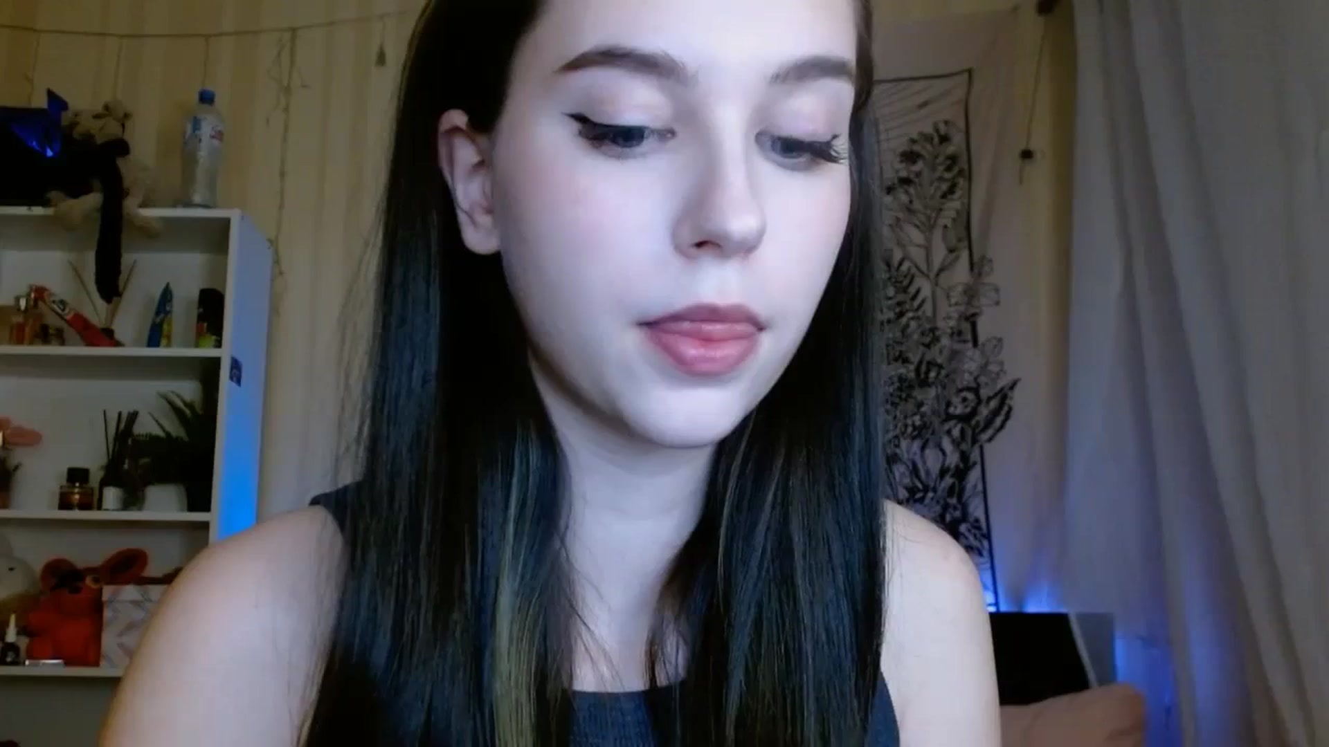 Gallery image thumbnail from ElsieF_'s myfreecams stream on, 02/18/2024, 16:05 image 16 of 20