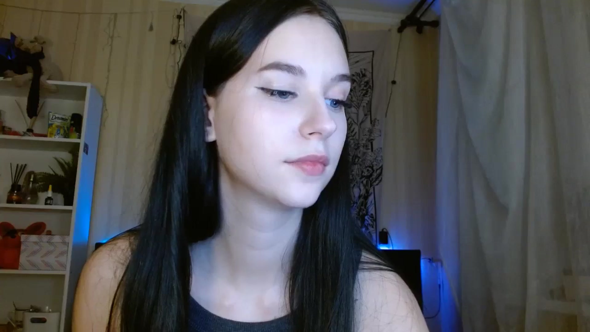Gallery image thumbnail from ElsieF_'s myfreecams stream on, 02/24/2024, 18:27 image 4 of 20