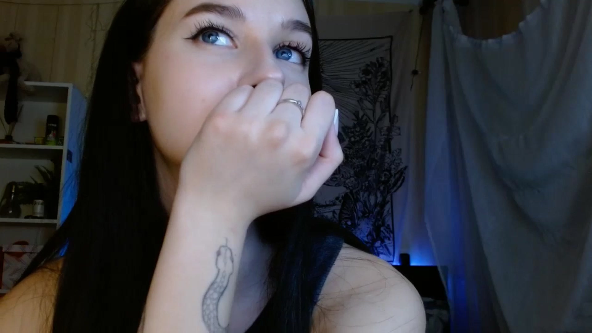 Gallery image thumbnail from ElsieF_'s myfreecams stream on, 03/03/2024, 20:47 image 18 of 20