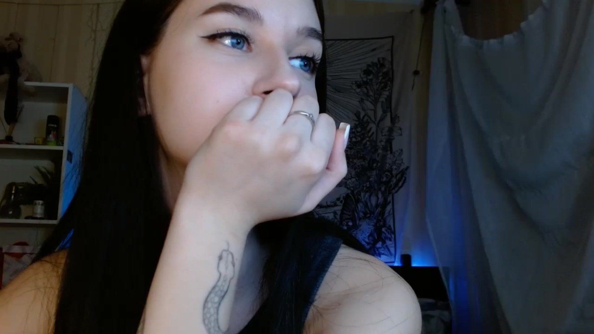 Gallery image thumbnail from ElsieF_'s myfreecams stream on, 03/03/2024, 20:47 image 17 of 20