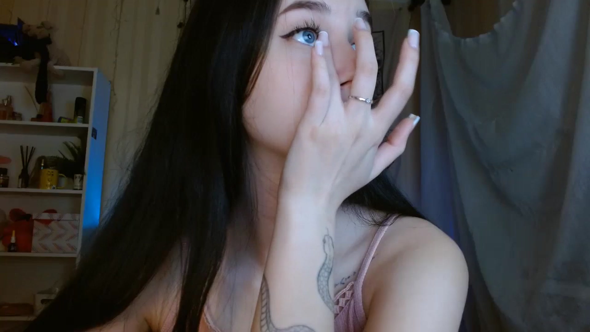 Gallery image thumbnail from ElsieF_'s myfreecams stream on, 03/04/2024, 16:51 image 3 of 20