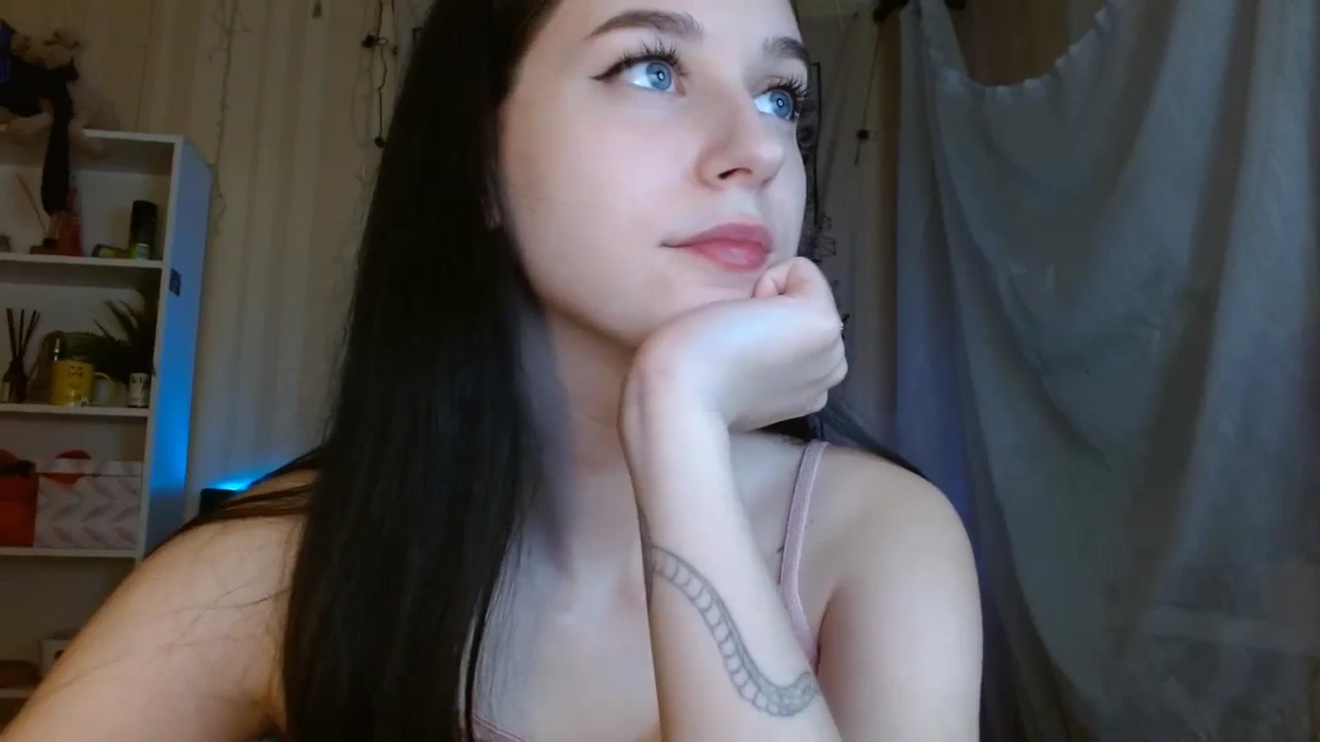 Gallery image thumbnail from ElsieF_'s myfreecams stream on, 03/04/2024, 16:51 image 10 of 20