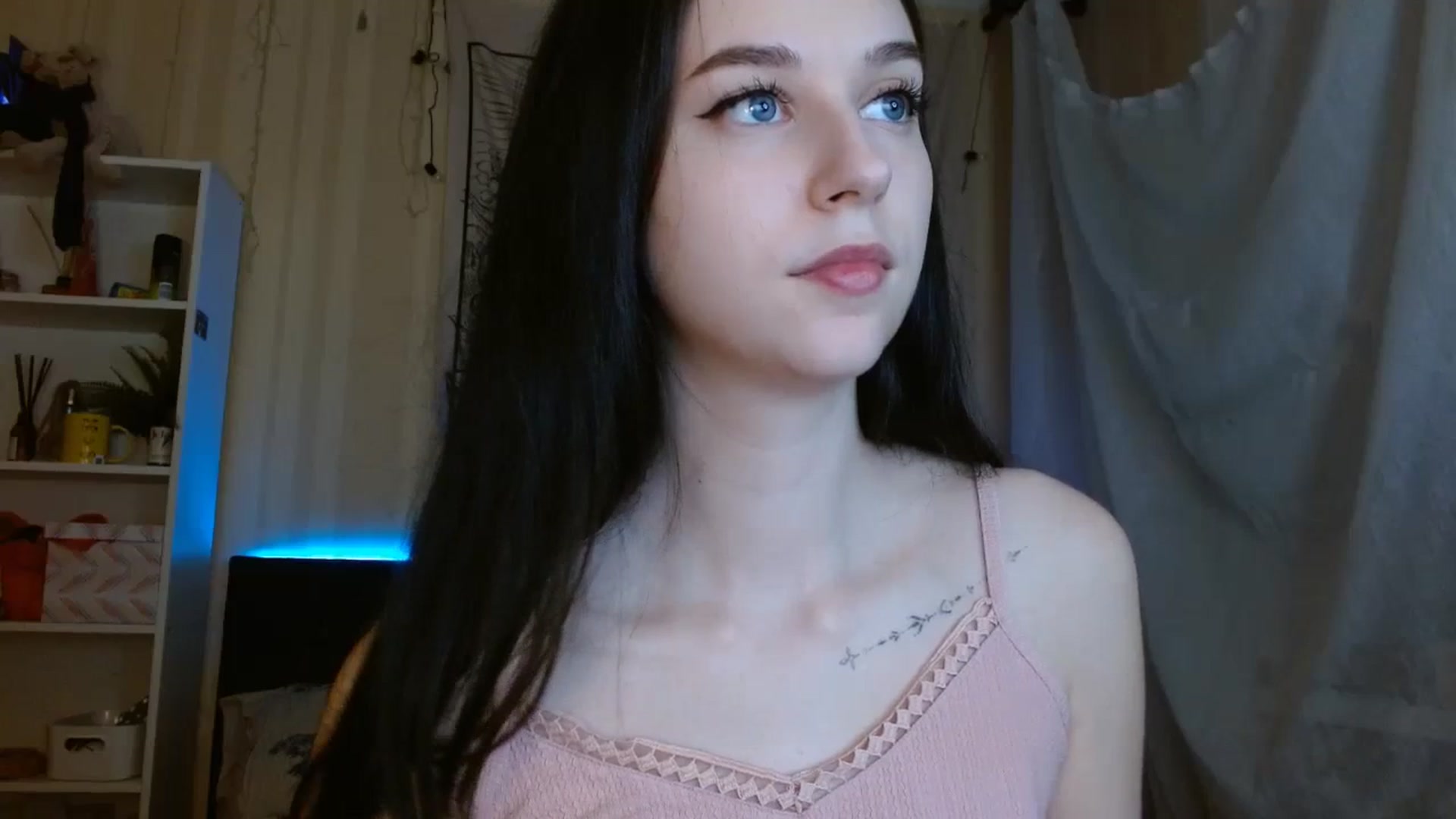 Gallery image thumbnail from ElsieF_'s myfreecams stream on, 03/04/2024, 16:51 image 2 of 20
