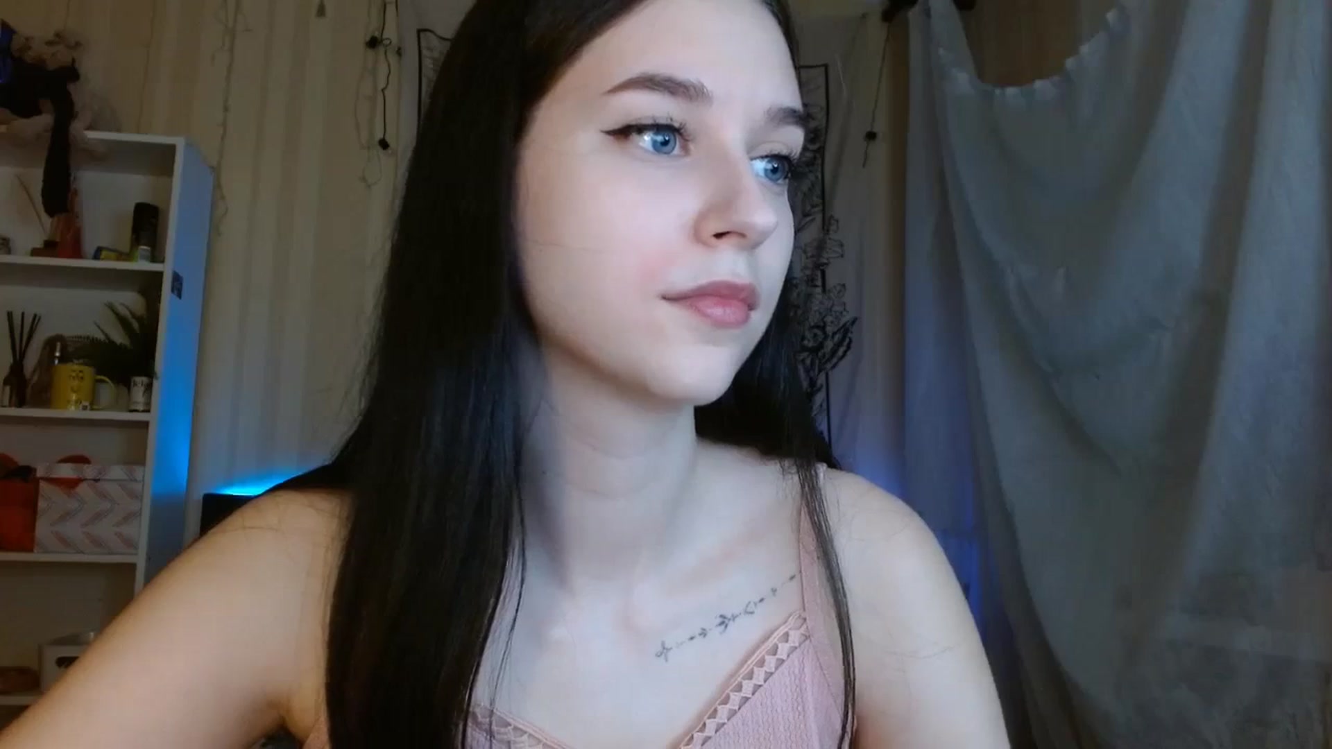 Gallery image thumbnail from ElsieF_'s myfreecams stream on, 03/04/2024, 16:51 image 13 of 20