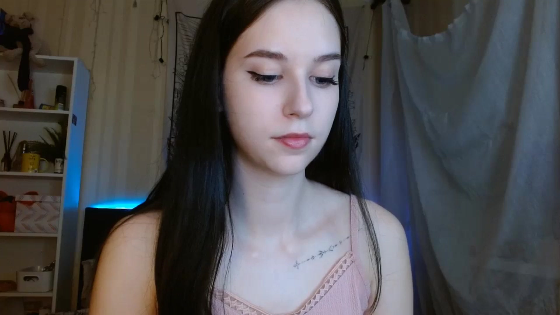 Gallery image thumbnail from ElsieF_'s myfreecams stream on, 03/04/2024, 16:51 image 14 of 20