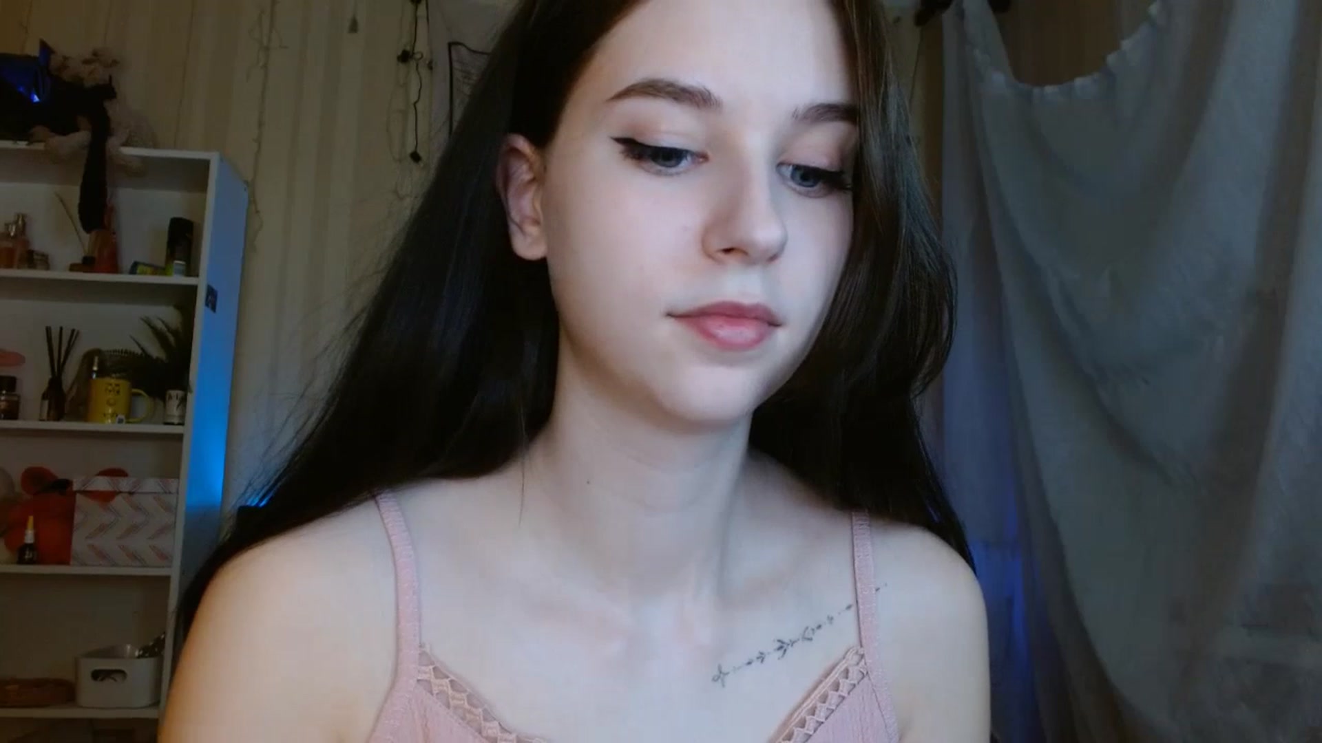 Gallery image thumbnail from ElsieF_'s myfreecams stream on, 03/04/2024, 16:51 image 8 of 20