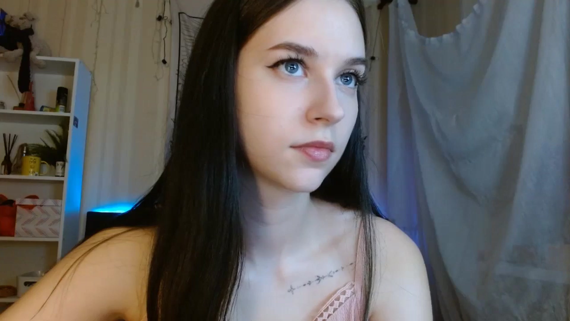 Gallery image thumbnail from ElsieF_'s myfreecams stream on, 03/04/2024, 16:51 image 16 of 20