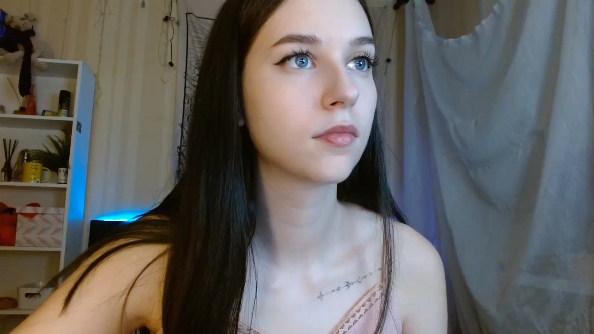 Gallery image thumbnail from ElsieF_'s myfreecams stream on, 03/04/2024, 16:51 image 17 of 20