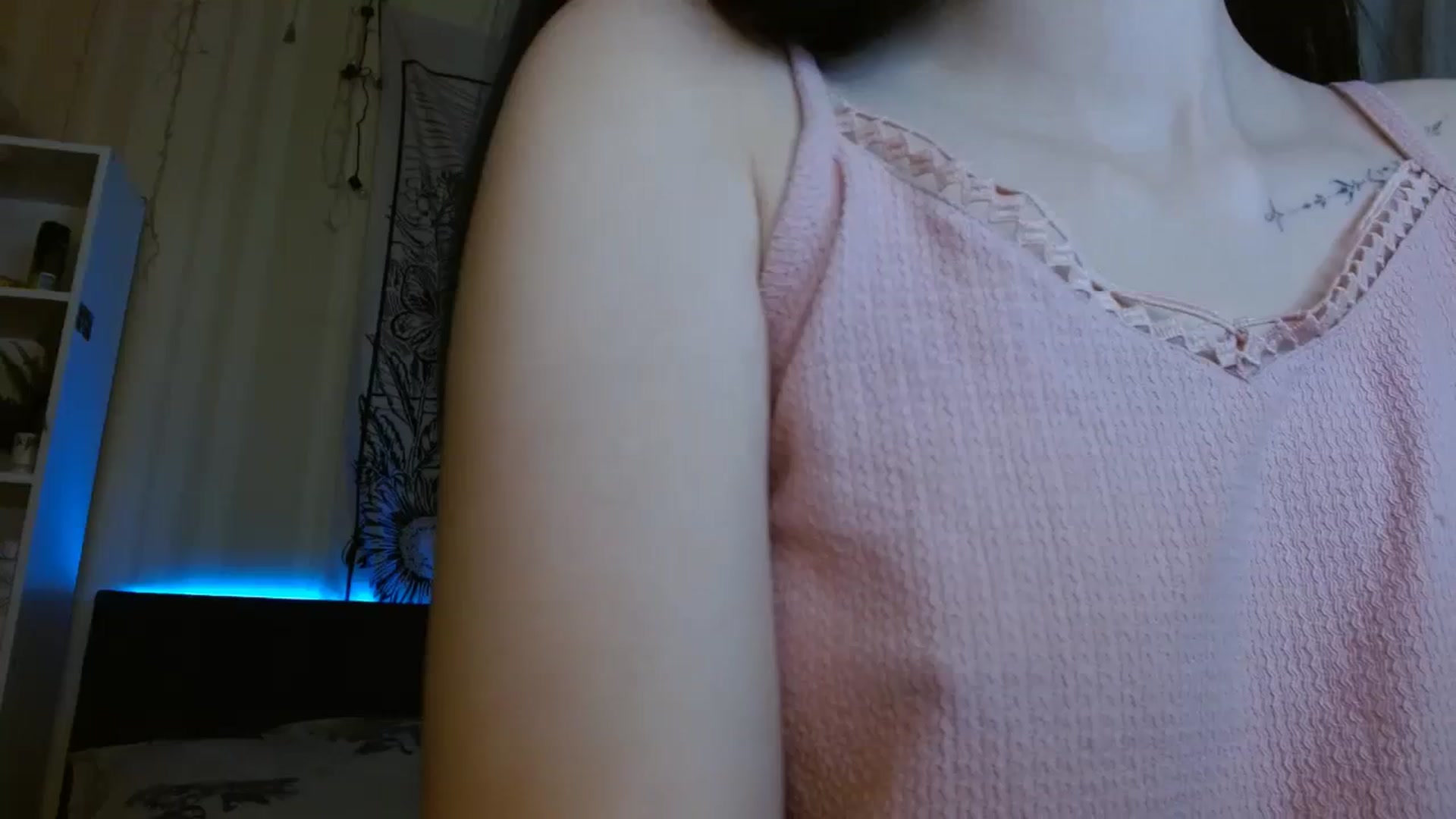 Gallery image thumbnail from ElsieF_'s myfreecams stream on, 03/04/2024, 16:51 image 1 of 20