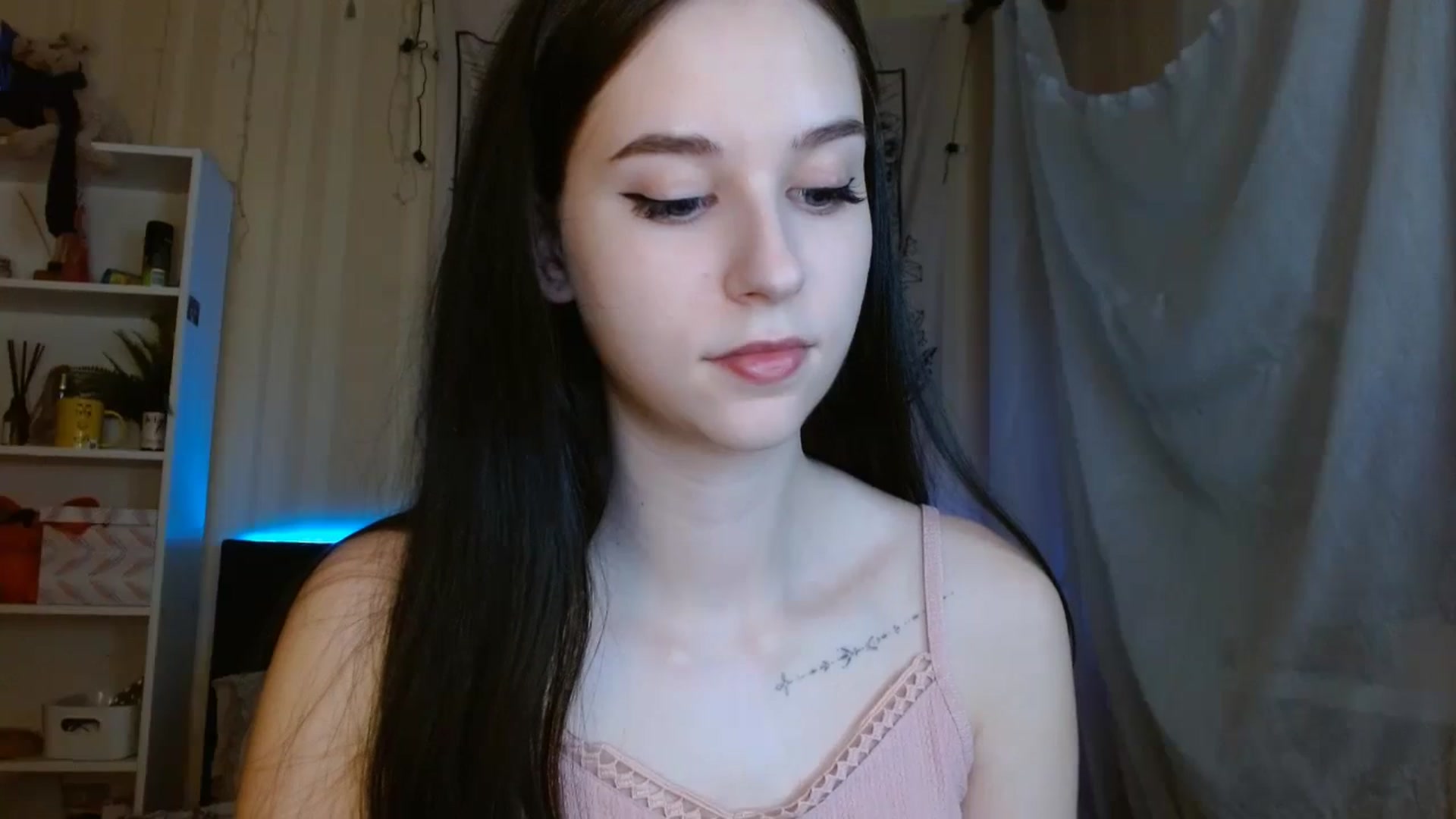 Gallery image thumbnail from ElsieF_'s myfreecams stream on, 03/04/2024, 16:51 image 12 of 20