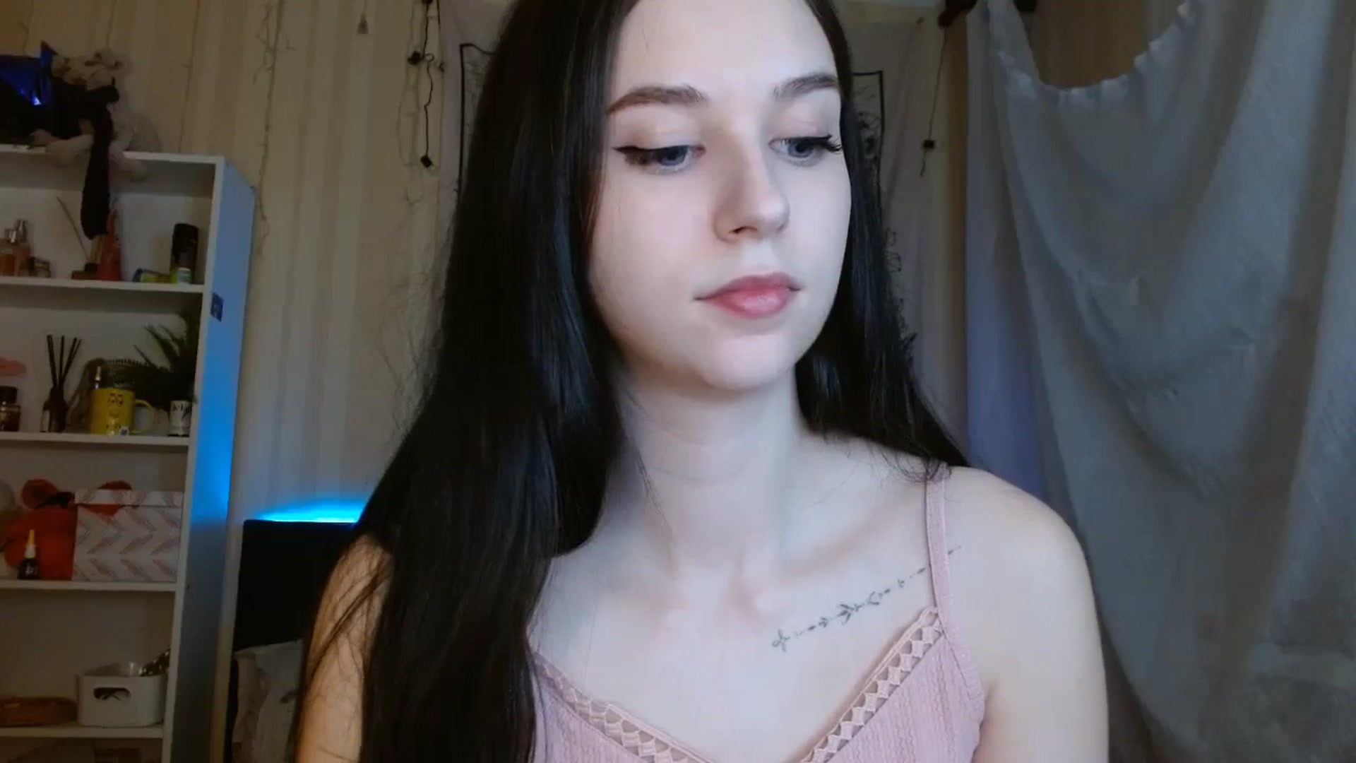 Gallery image thumbnail from ElsieF_'s myfreecams stream on, 03/04/2024, 16:51 image 4 of 20