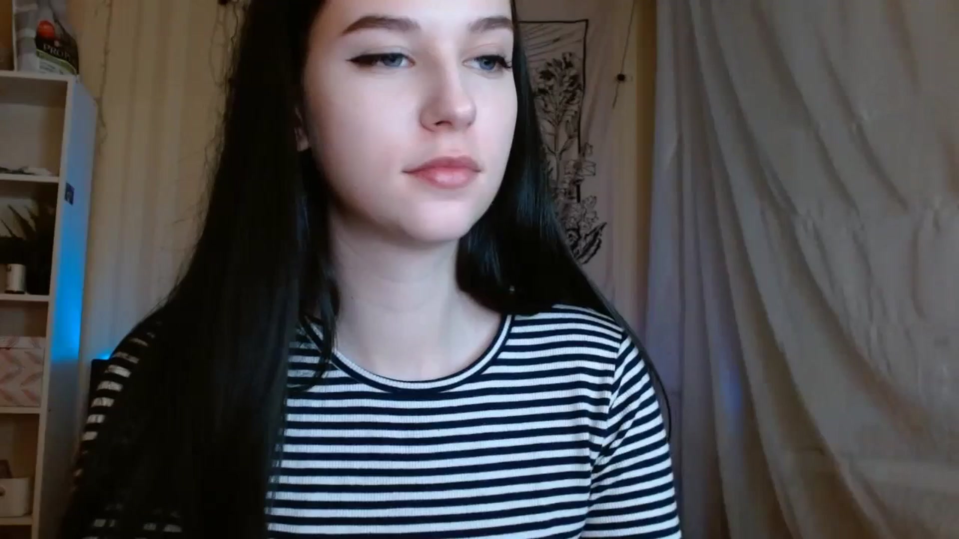 Gallery image thumbnail from ElsieF_'s myfreecams stream on, 03/11/2024, 17:00 image 17 of 20